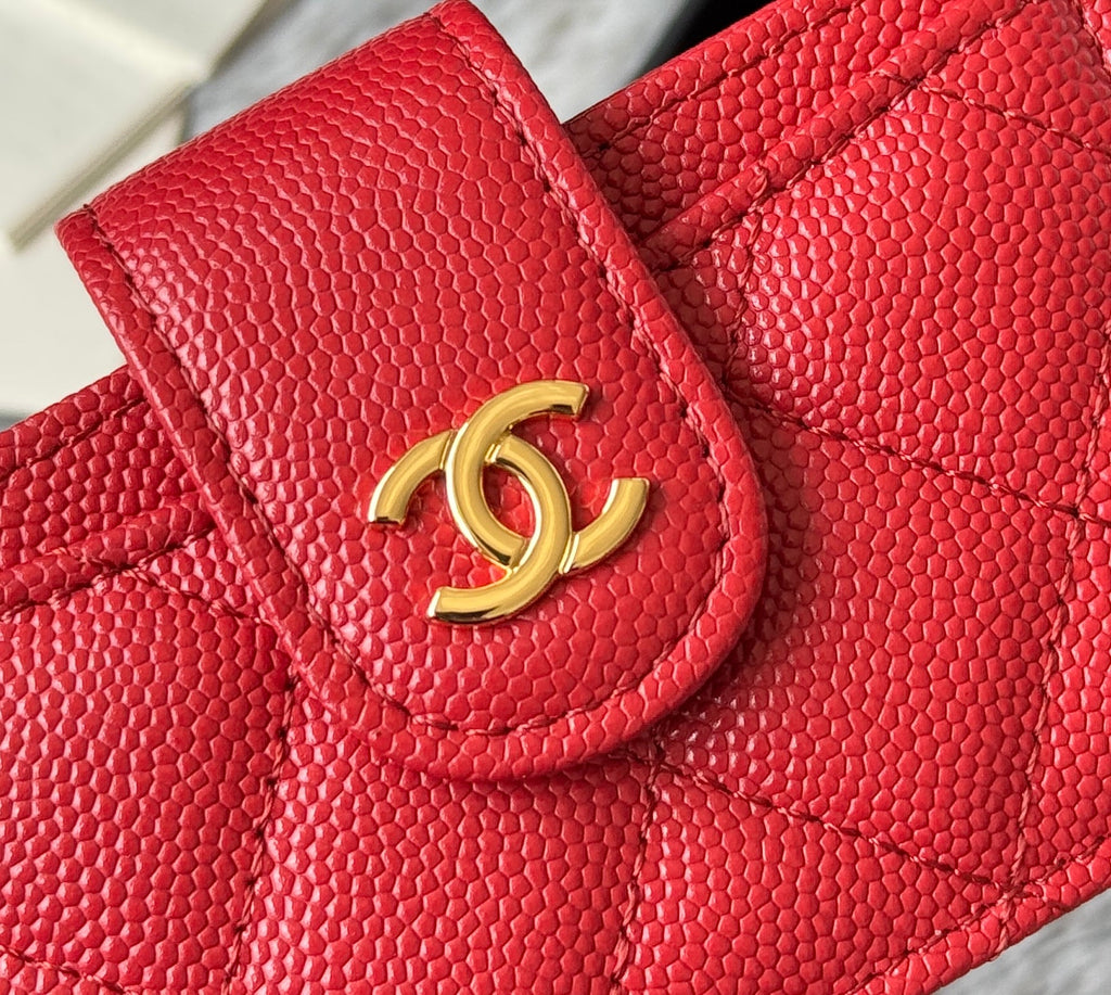 CARD HOLDER 10 CIRCLE CLASP IN RED CAVIAR LEATHER GOLD-TONE METALLIC
