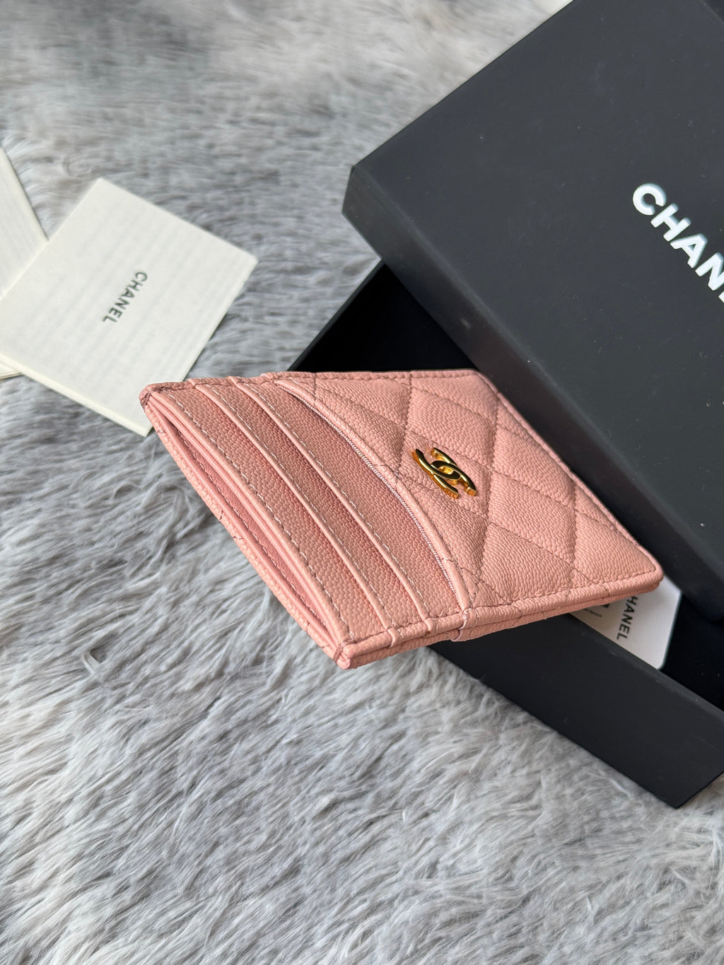 CLASSIC VERTICAL CARD HOLDER 14 IN TONYS PINK GRAINED CALFSKIN GOLD-TONE METALLIC