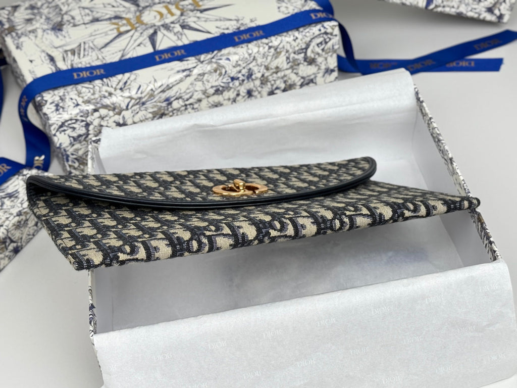 DIOR 25S 30 MONTAIGNE AVENUE POUCH WITH FLAP 30 IN BLUE DIOR OBLIQUE JACQUARD