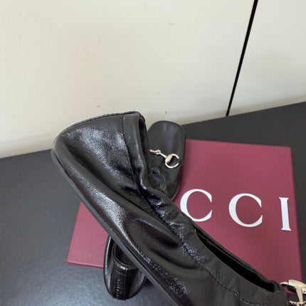 GUCCI 26S BALLET FLATS IN BLACK SHINY CALFSKIN GOLD HARDWARE