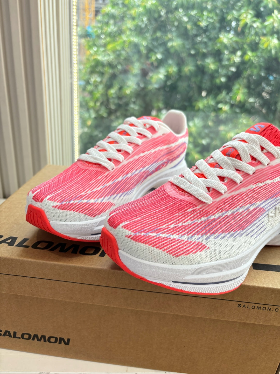 ALO 25S SALOMON SPECTUR SNEAKER IN PINK AND WHITE MESH FABRIC