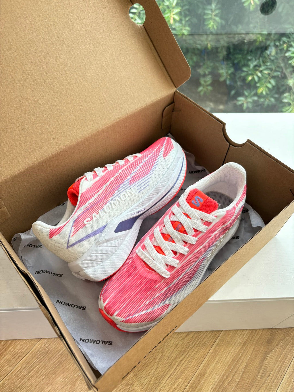 ALO 25S SALOMON SPECTUR SNEAKER IN PINK AND WHITE MESH FABRIC