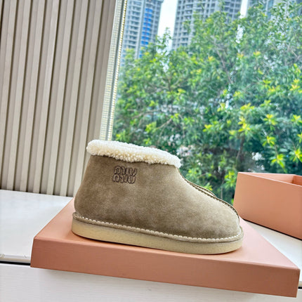 WHITE SHEARLING BOOTS IN TAN BROWN SUEDE