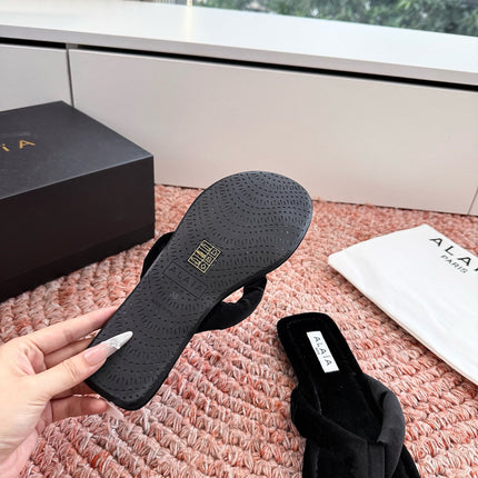 ALAIA 26S THONG SANDALS IN BLACK VELVET