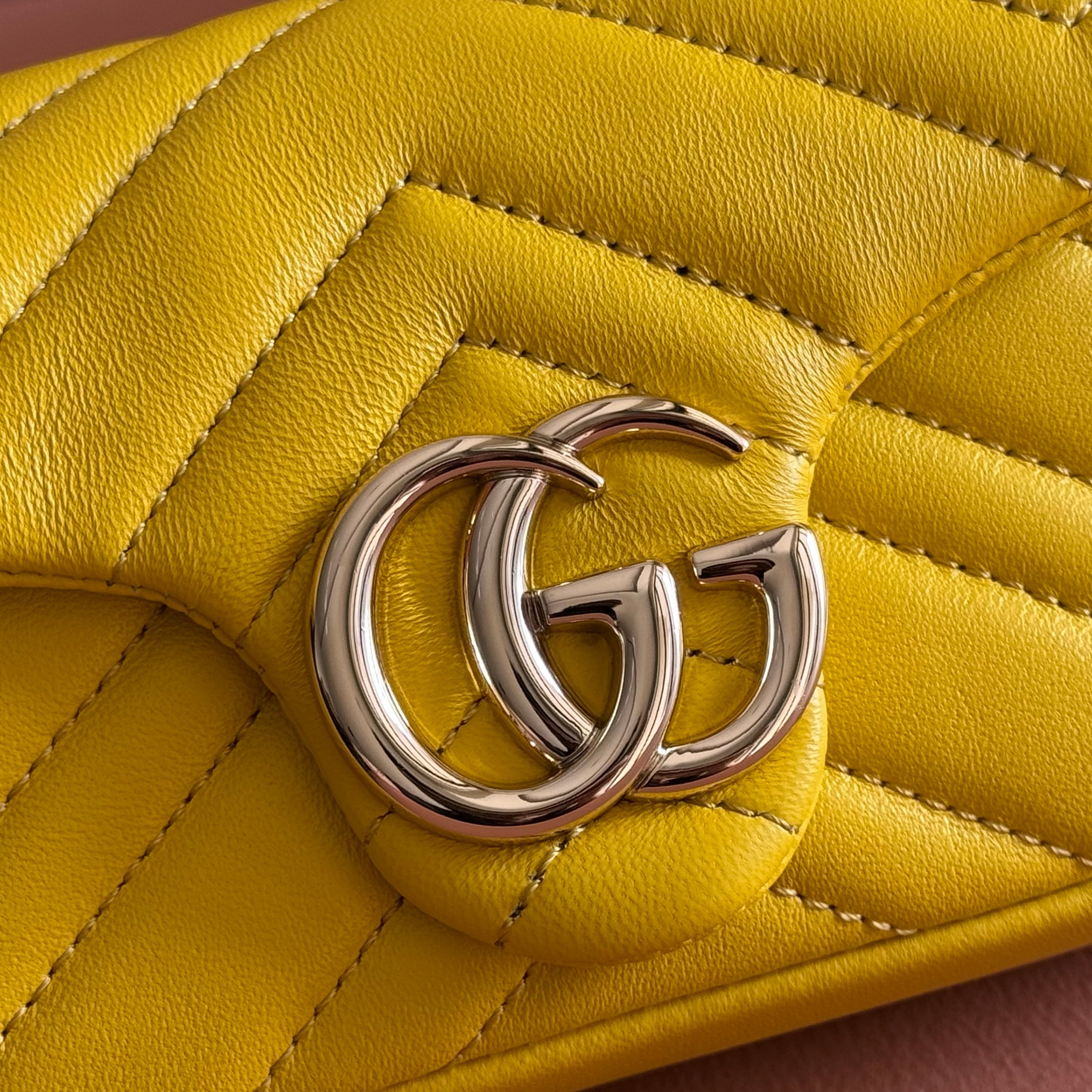 GUCCI 26S GG MARMONT BAG 16 IN YELLOW LAMBSKIN