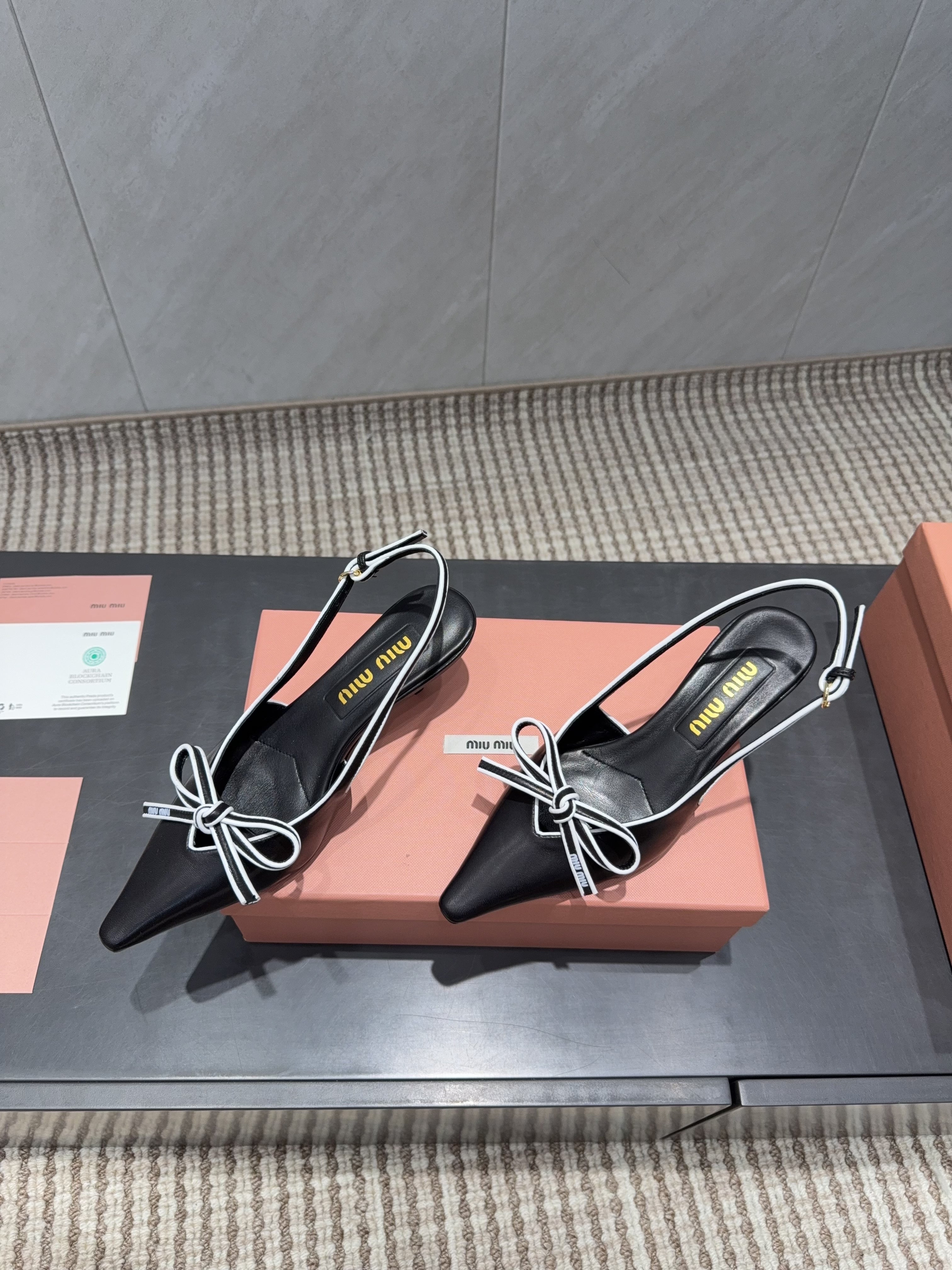 MIUMIU 26S SLINGBACK 55MM IN BLACK AND WHITE CALFSKIN WITH BOW