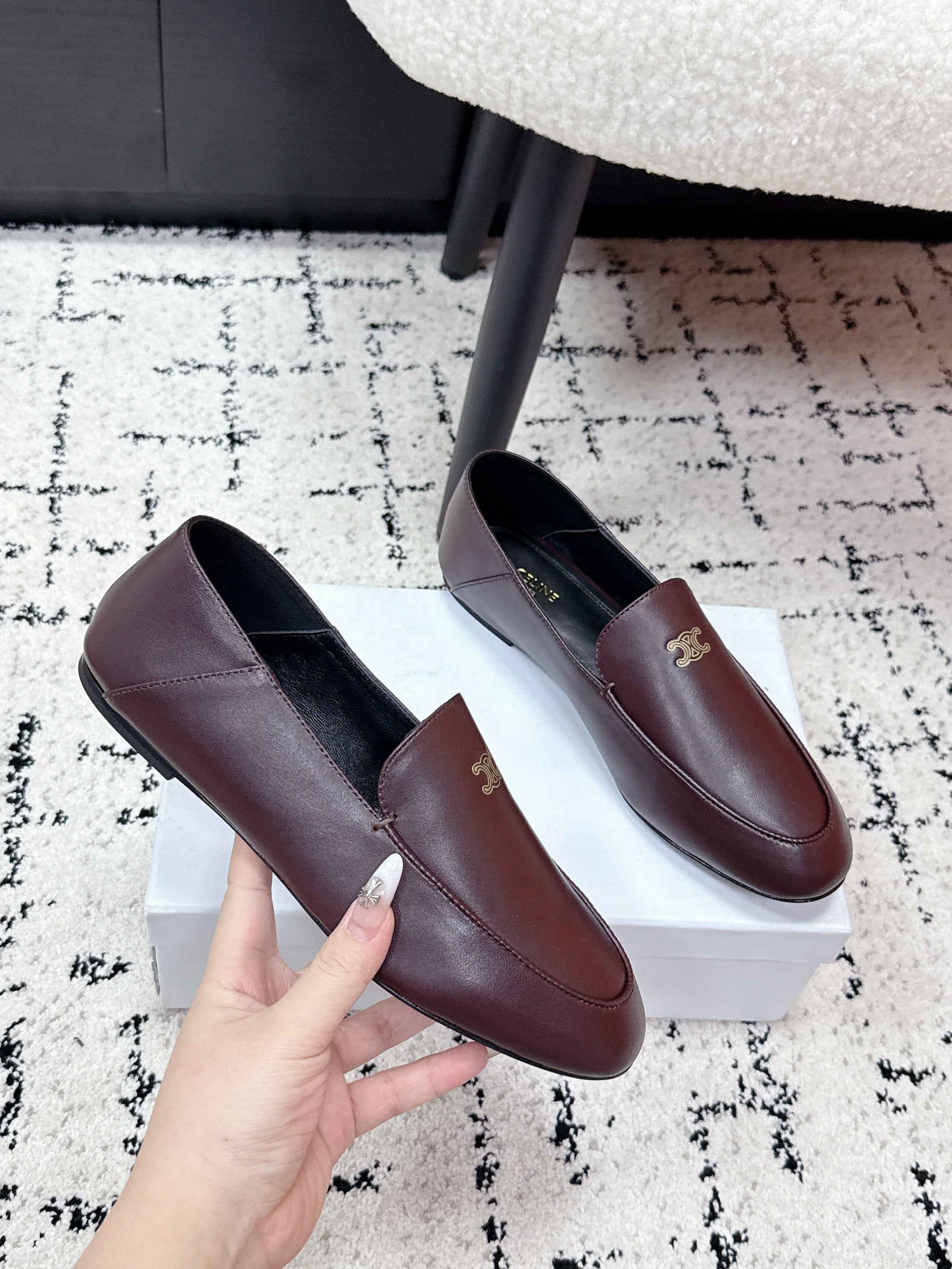 CELINE 26S AURA TRIOMPHE LOAFERS IN BURGUNDY BROWN LAMBSKIN