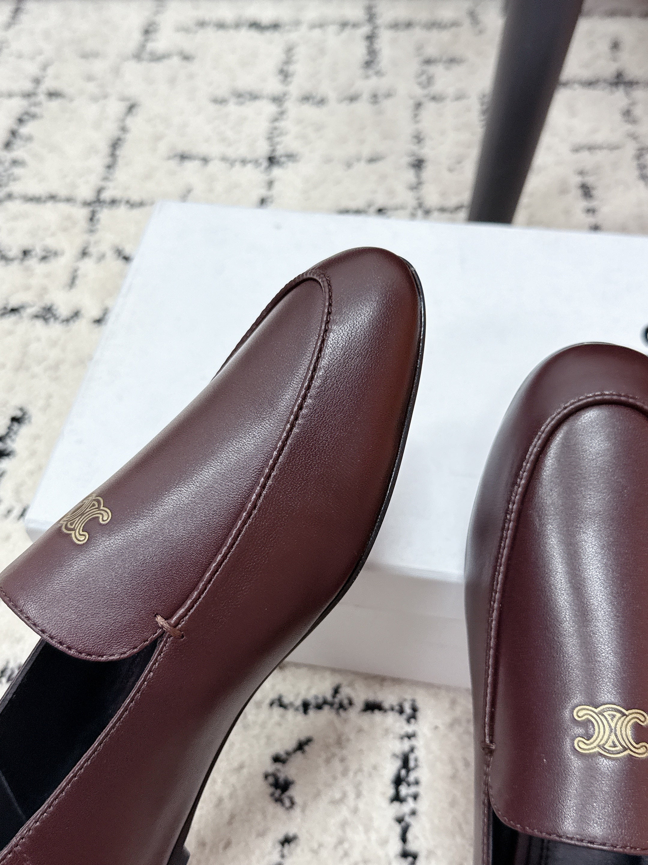 CELINE 26S AURA TRIOMPHE LOAFERS IN BURGUNDY BROWN LAMBSKIN