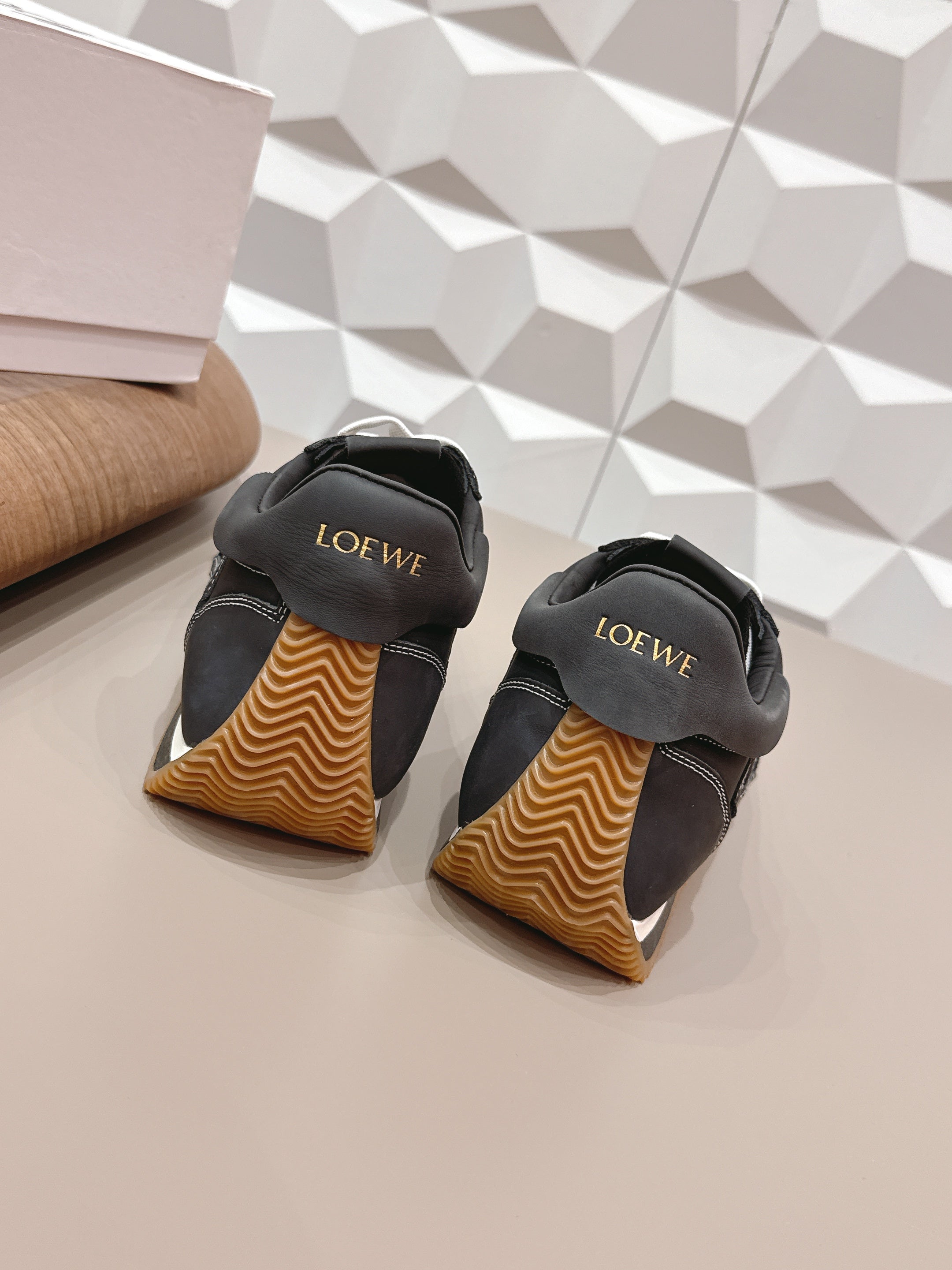 LOEWE 26S FLOW RUNNER SNEAKER IN BLACK CALFSKIN AND SUEDE STYLE 6