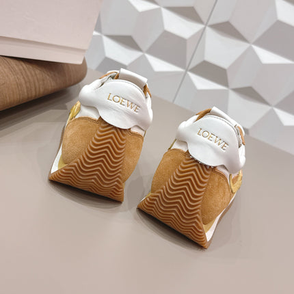 LOEWE 26S FLOW RUNNER SNEAKER IN CARAMEL BROWN AND WHITE SUEDE AND WHITE CALFSKIN