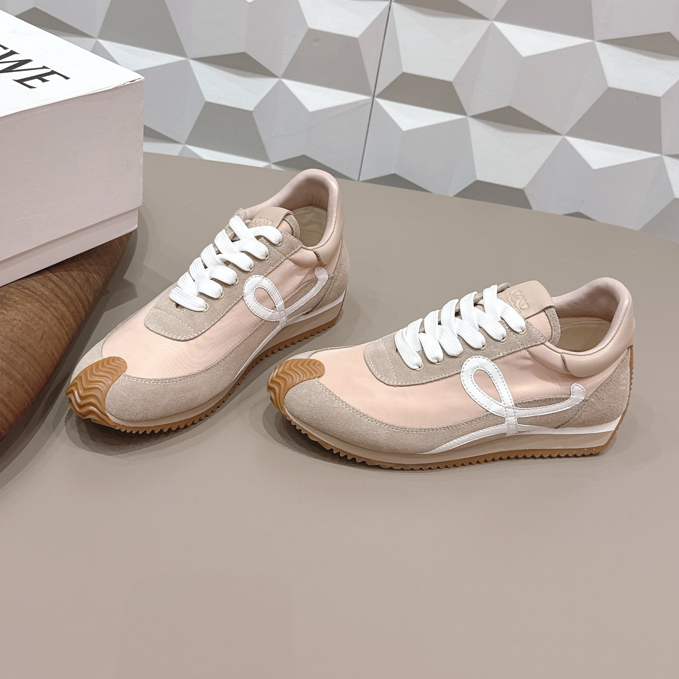 LOEWE 26S FLOW RUNNER SNEAKER IN LIGHT BEIGE SUEDE AND CALFSKIN