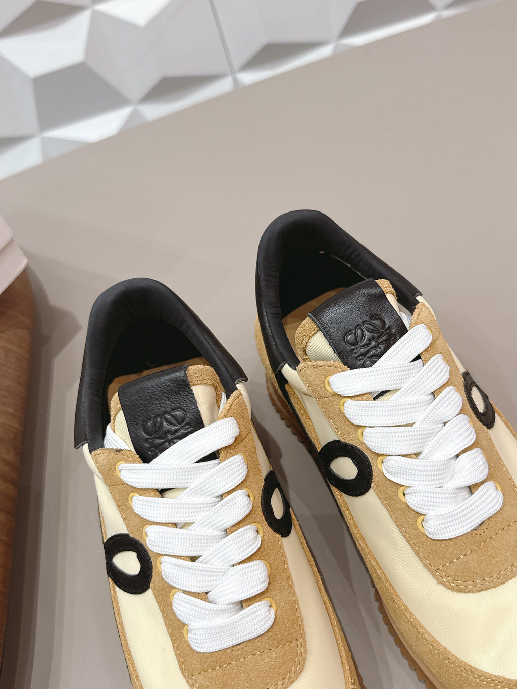 LOEWE 26S FLOW RUNNER SNEAKER IN TAN BROWN SUEDE AND BLACK CALFSKIN