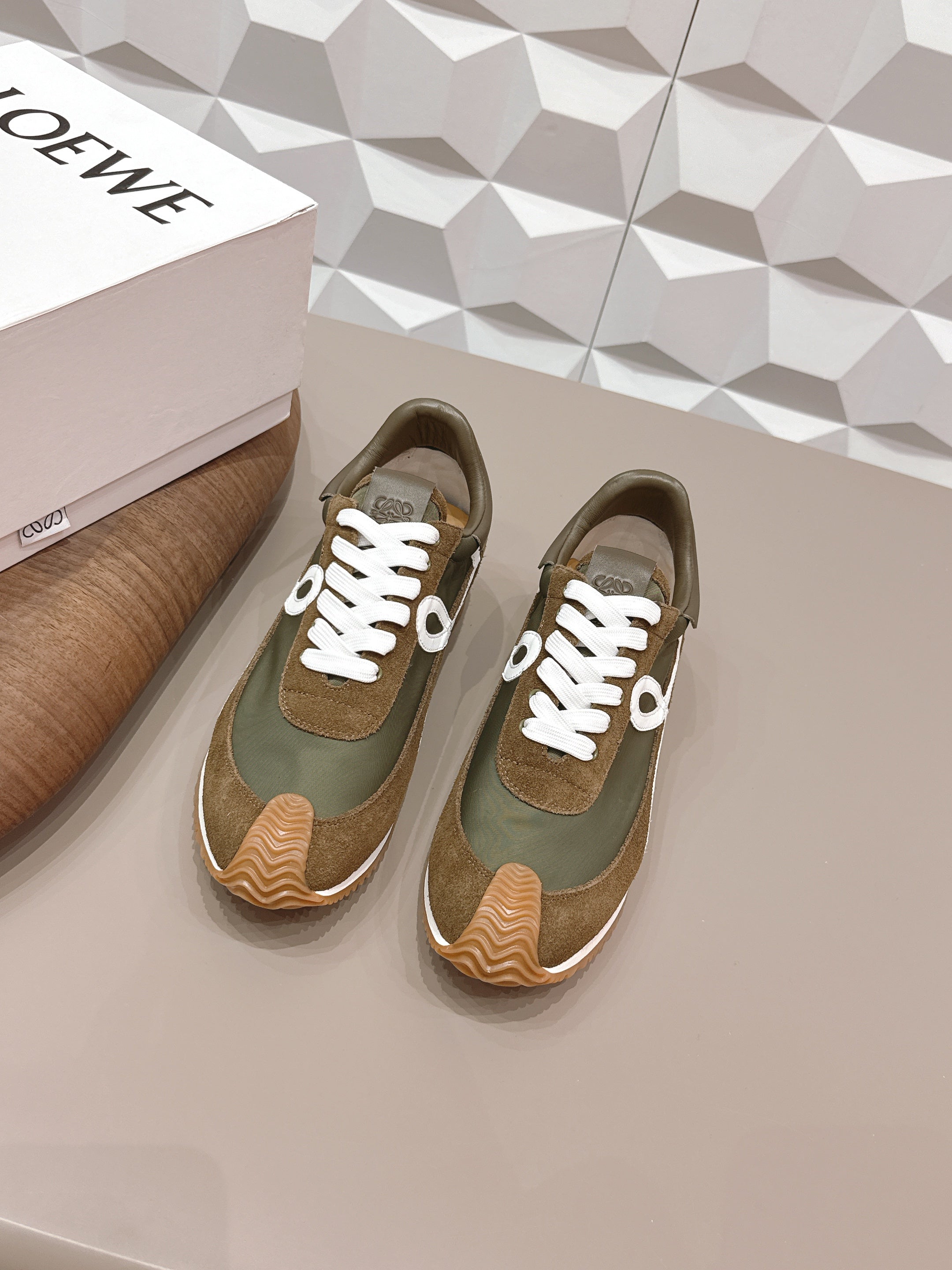 LOEWE 26S FLOW RUNNER SNEAKER IN DARK BROWN SUEDE AND CALFSKIN