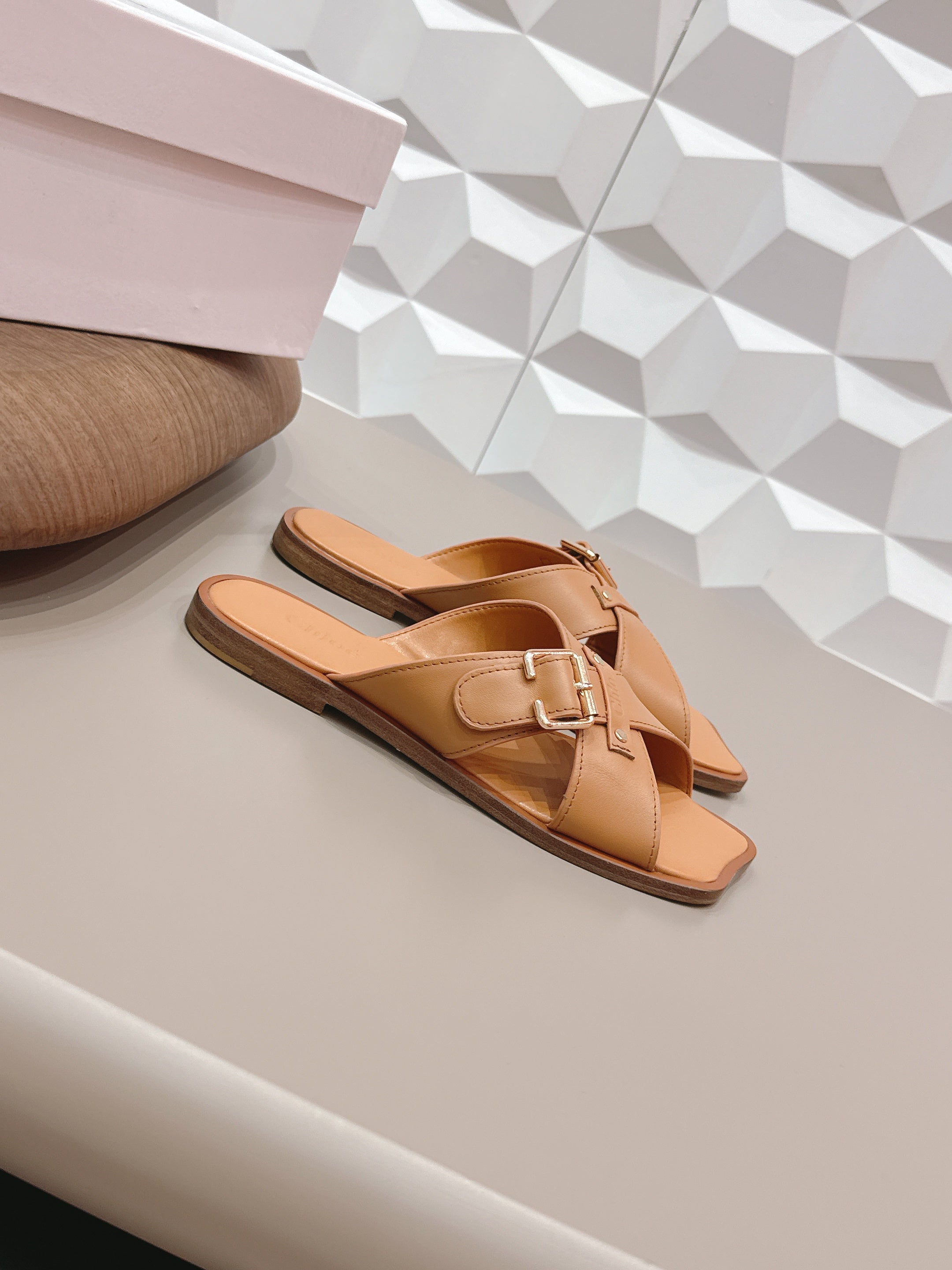 CHLOÉ 26S SANDALS IN LIGHT BROWN CALFSKIN