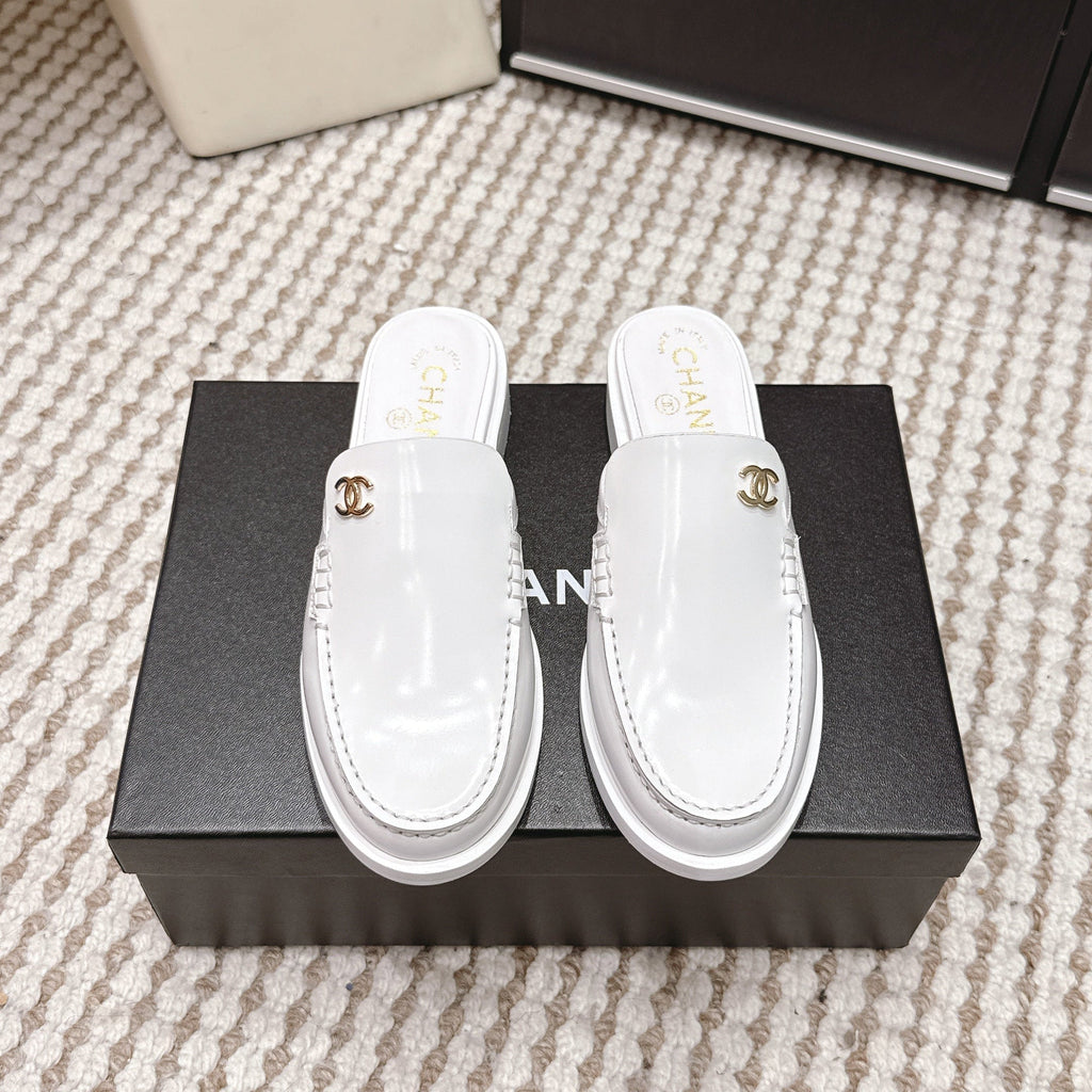 CHANEL 26S LOAFER MULES IN WHITE GLOSSY CALFSKIN
