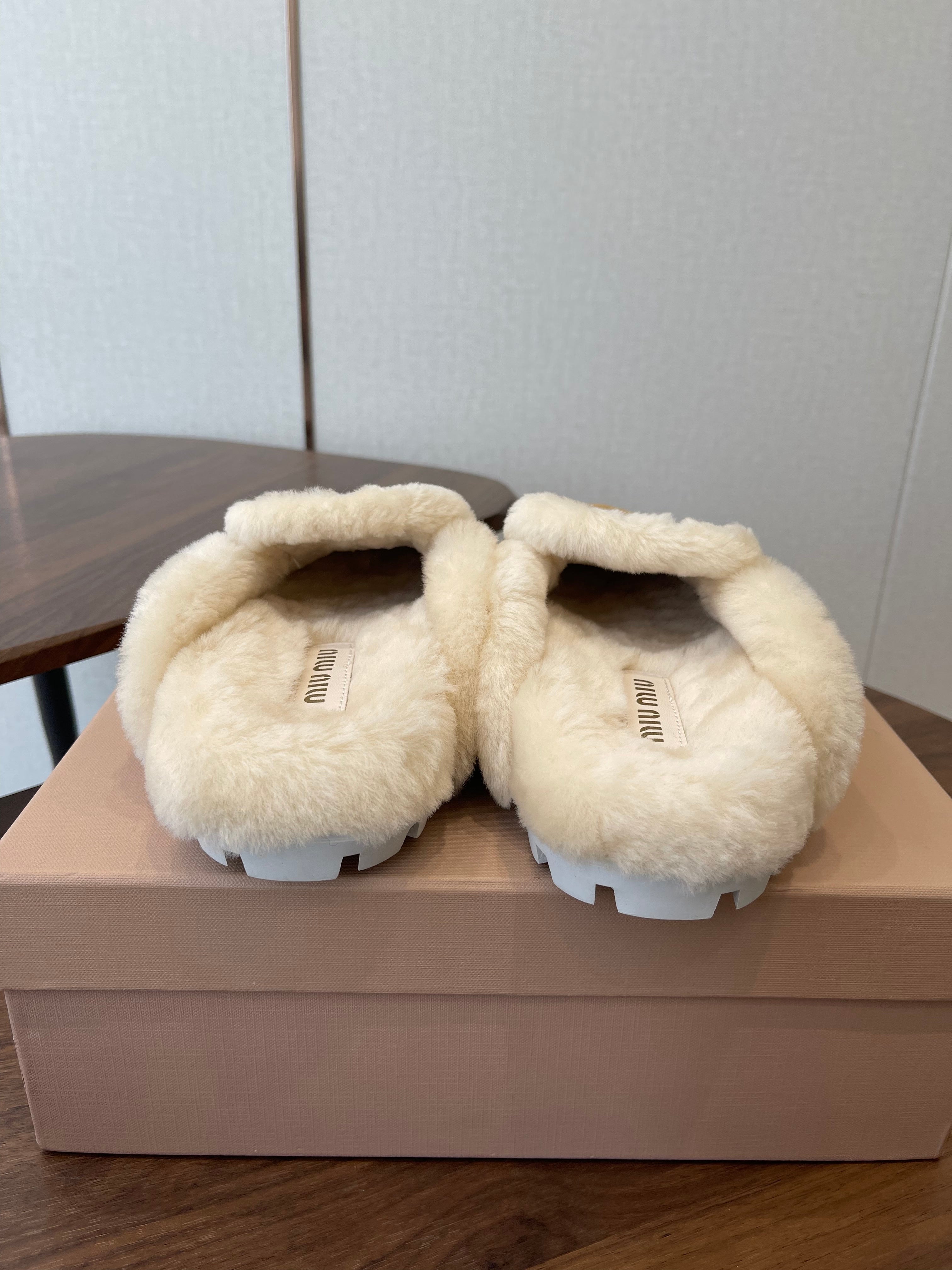 MIUMIU 25S MULES SLIPPERS SHEEPWOOL IN BROWN SUEDE