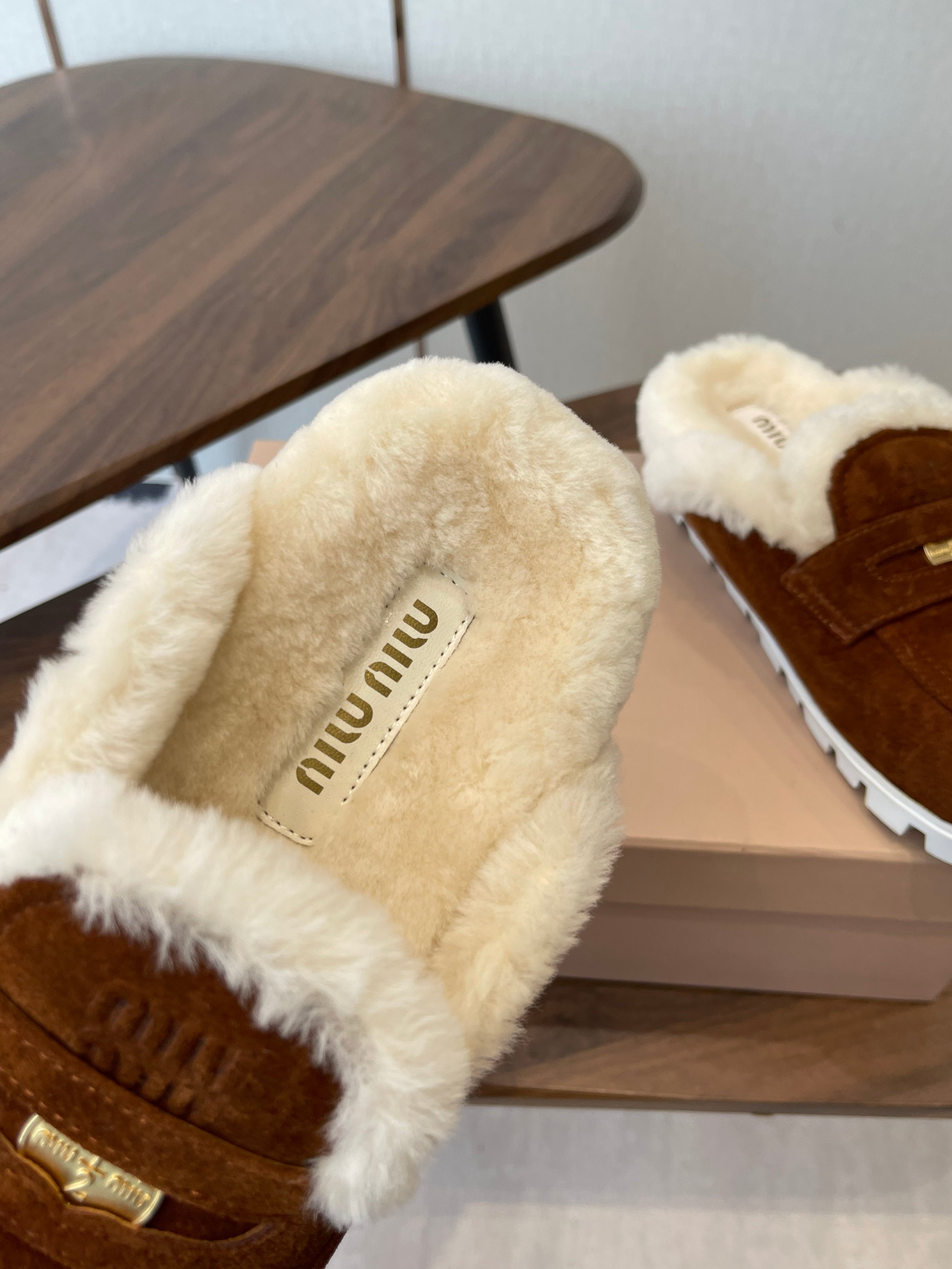 MIUMIU 25S MULES SLIPPERS SHEEPWOOL IN DARK BROWN SUEDE