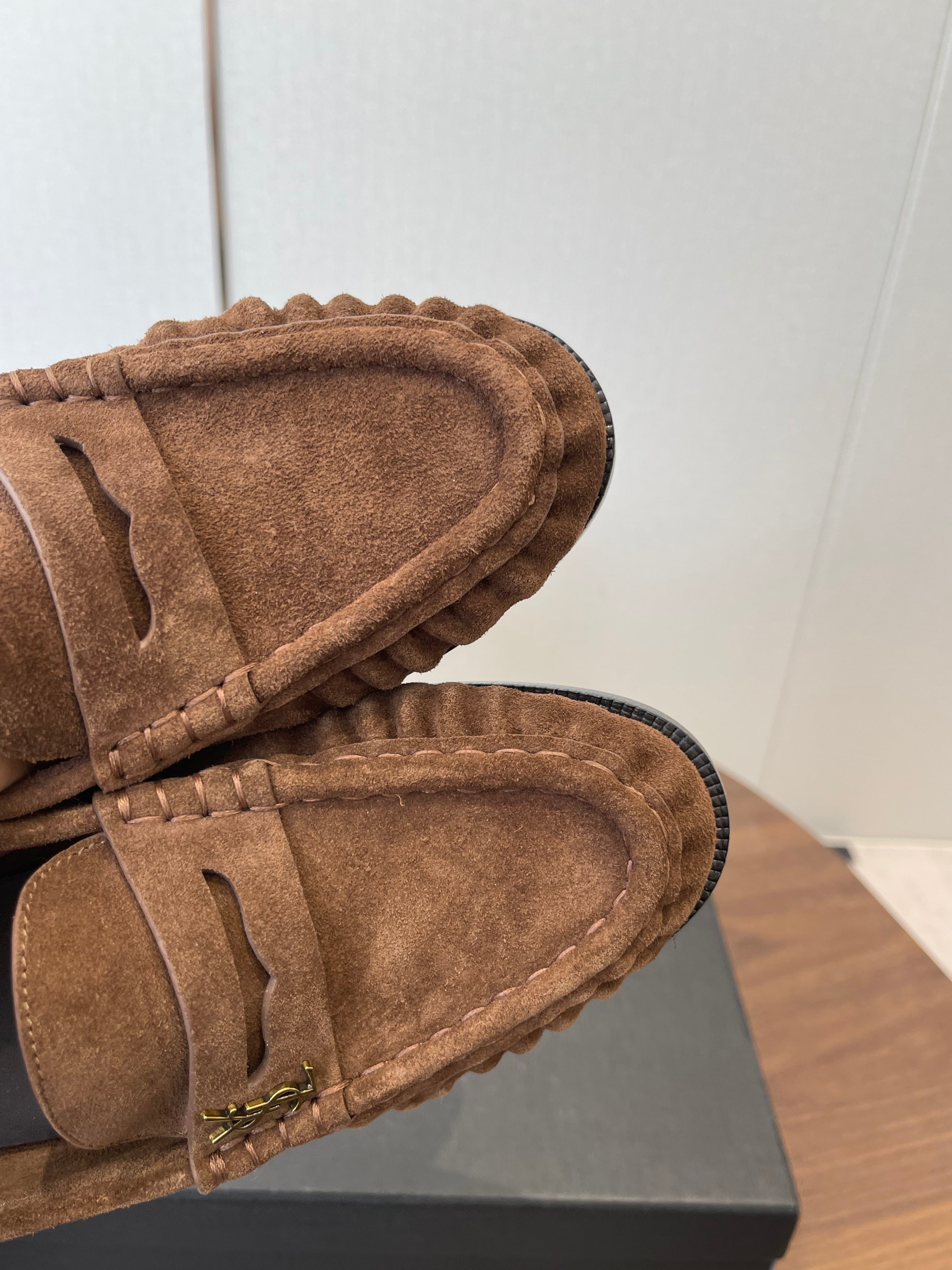 YSL 26S LOAFER IN BROWN SUEDE