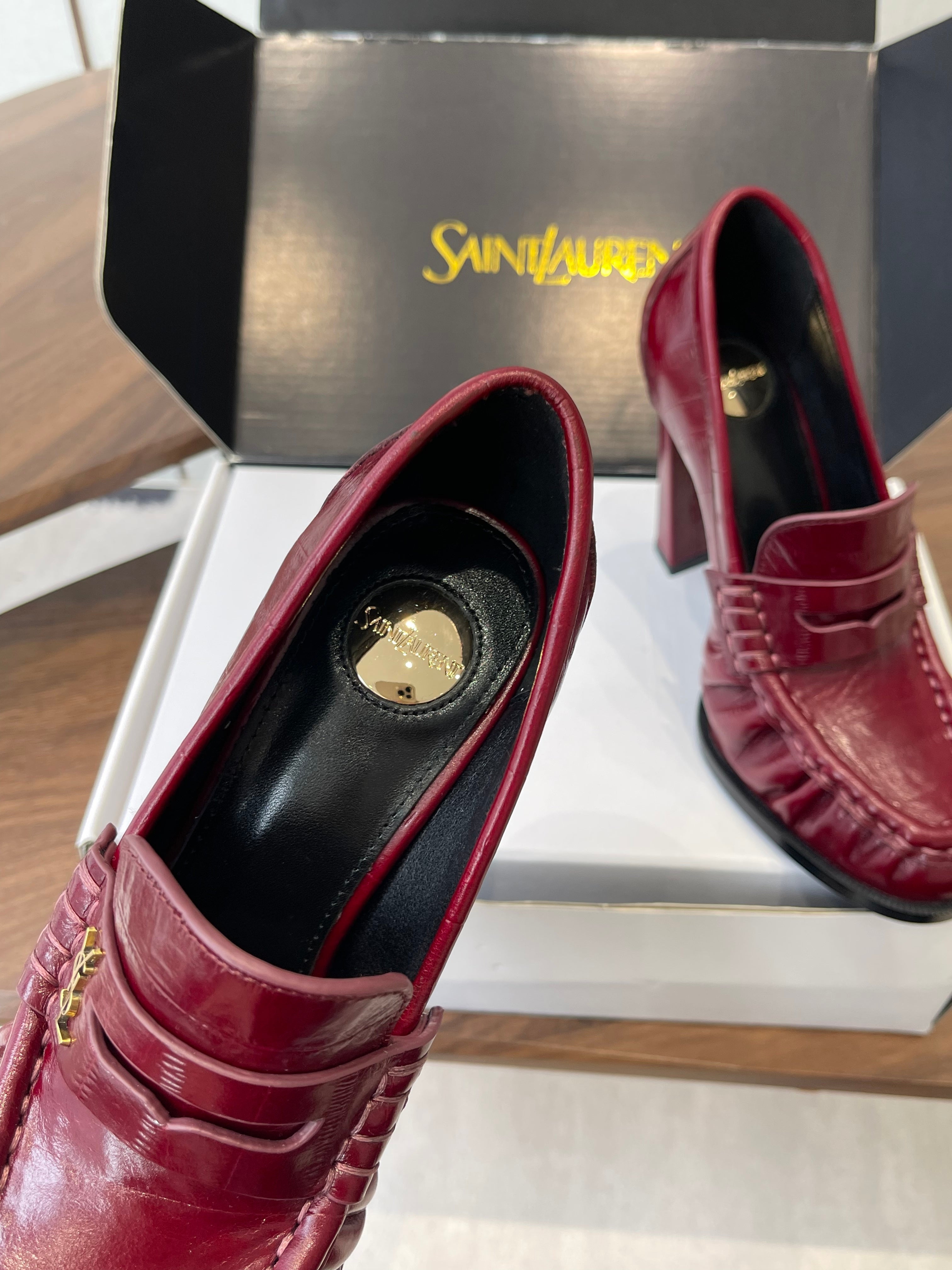 YSL 26S HEELED LOAFERS 100 MM IN DARK RED SHINY CALFSKIN