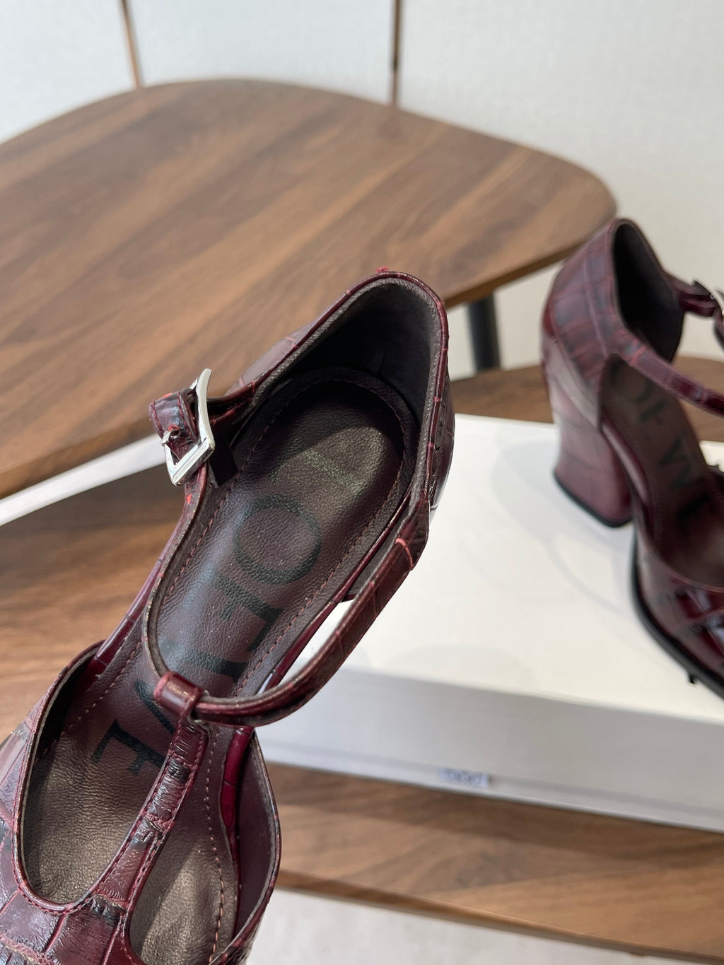 LOEWE 26S ONDA 90MM T-STRAP HIGH-HEEL SHOES IN WINE RED EMBOSSED CROCODILE CALFSKIN