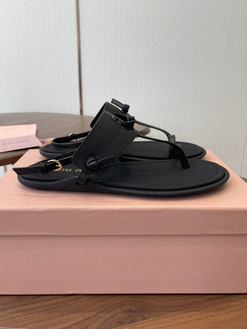 MIUMIU 26S FLIP FLOPS IN BLACK CALFSKIN