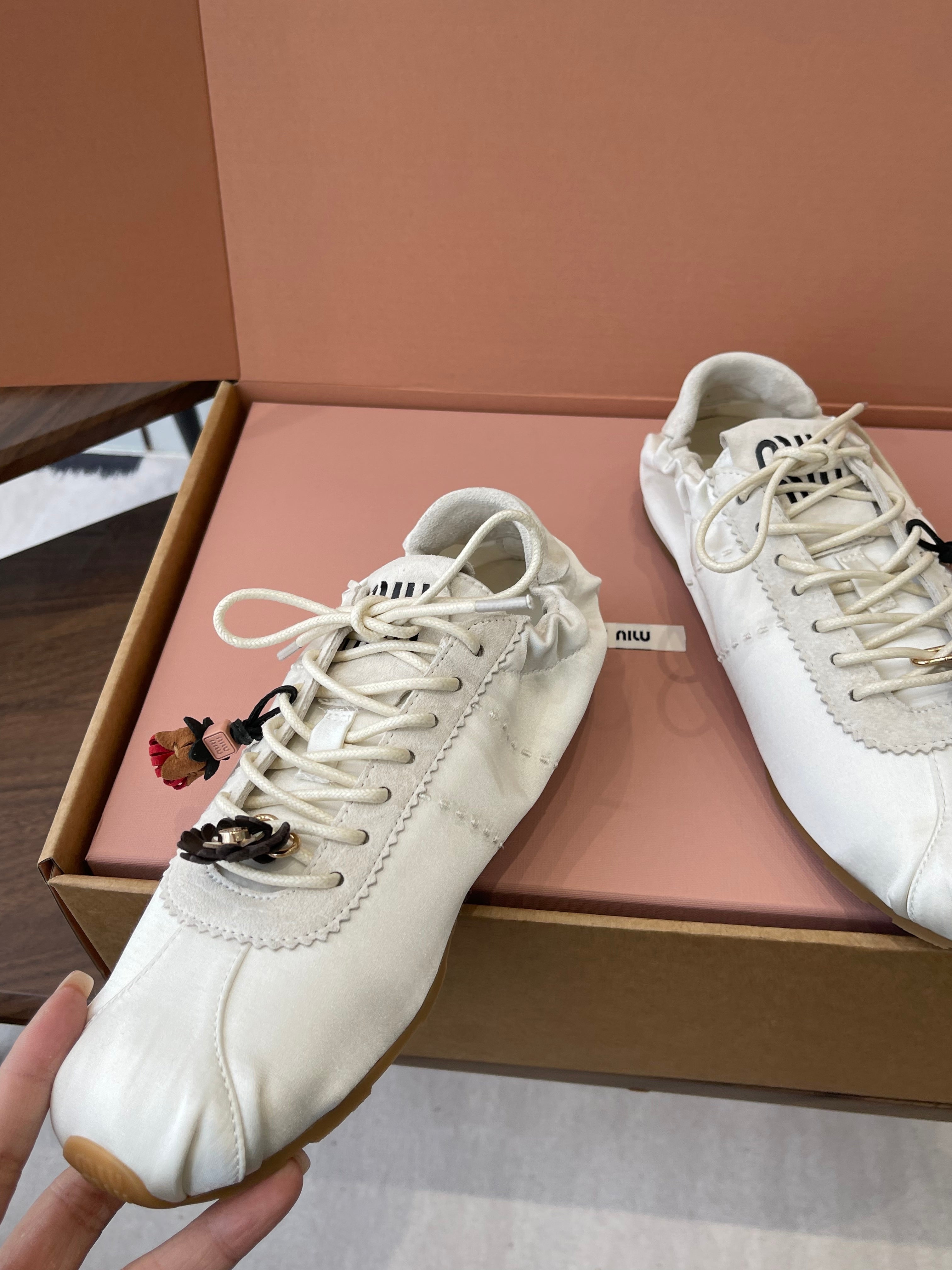 MIUMIU 26S SNEAKERS IN IVORY WHITE PLUME SATIN