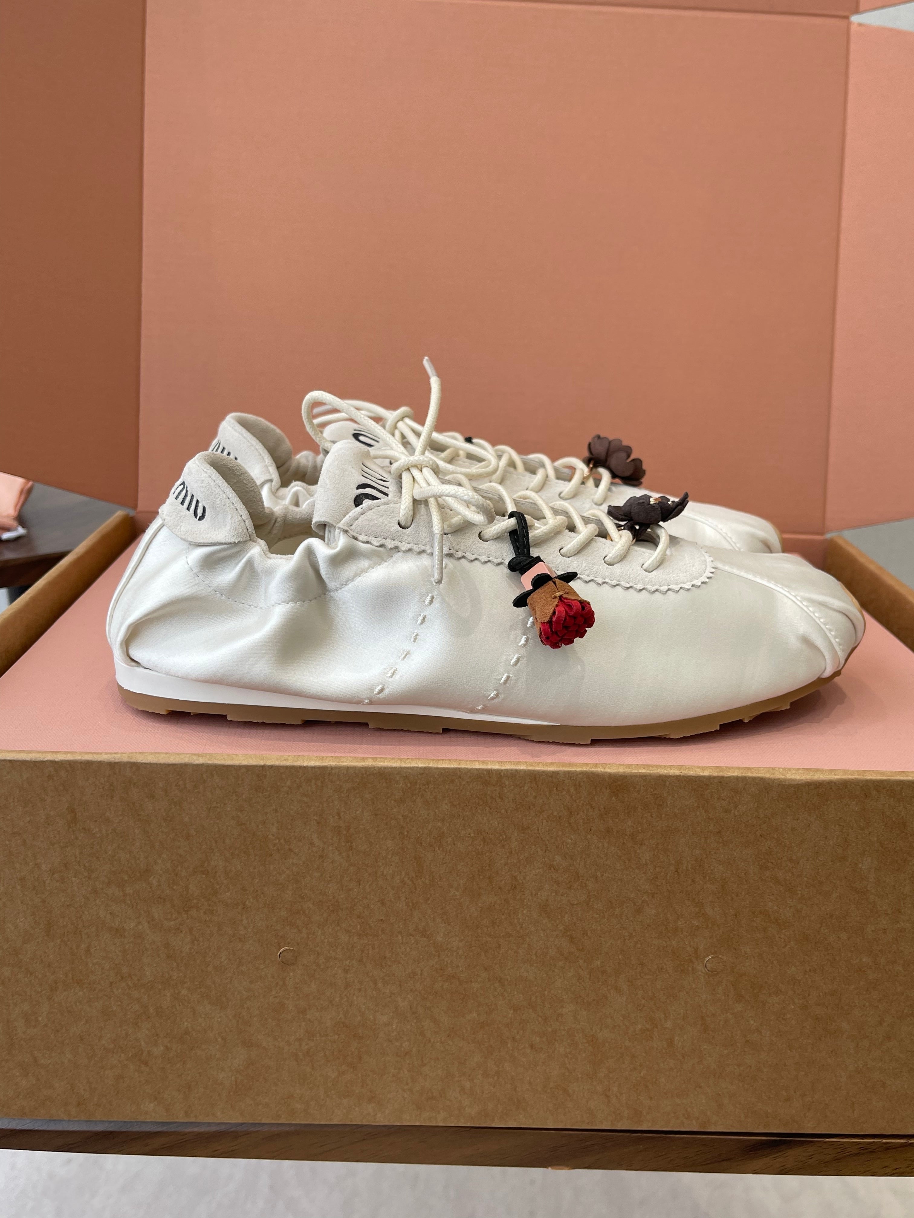 MIUMIU 26S SNEAKERS IN IVORY WHITE PLUME SATIN