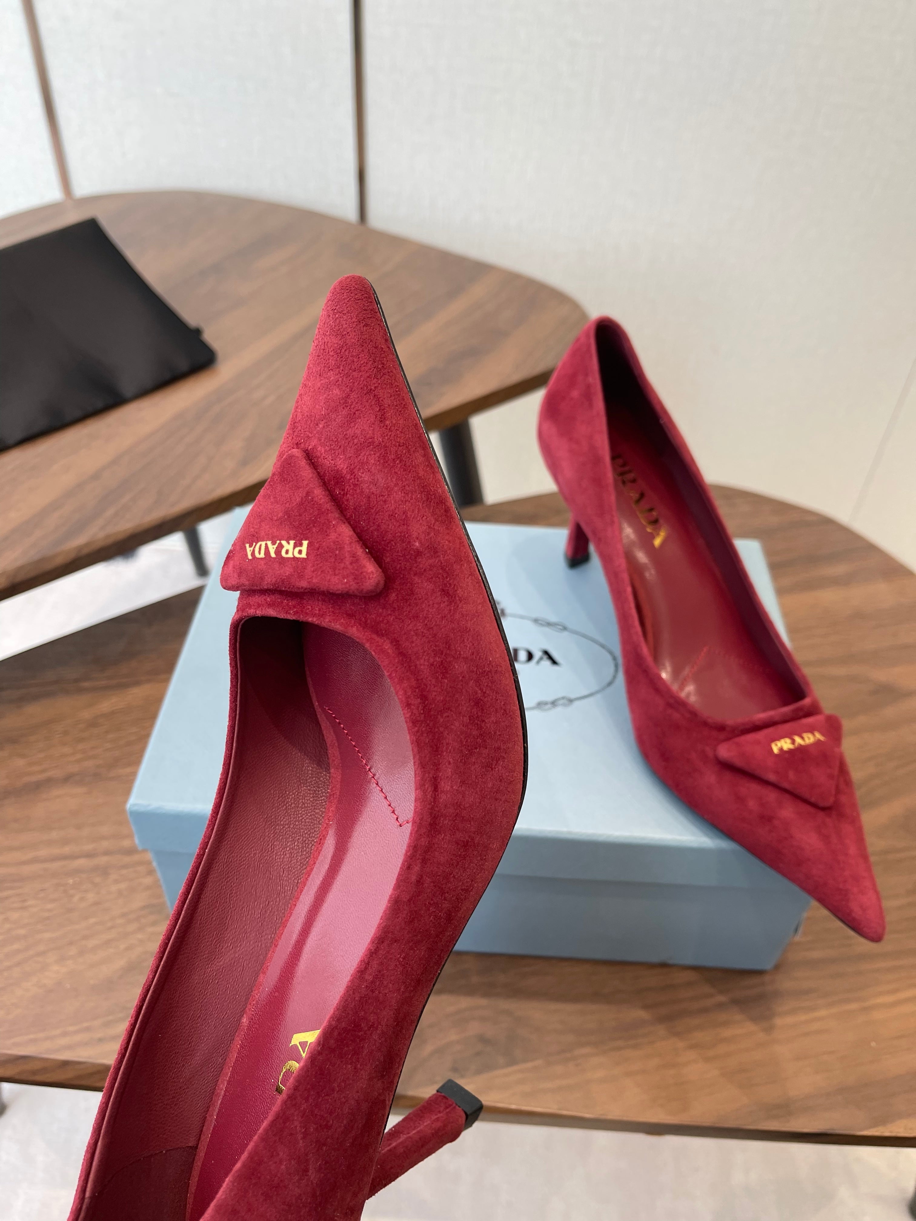 PRADA 26S POINTED TOE HIGH HEELS 75MM IN DARK RED SUEDE WITH LOGO
