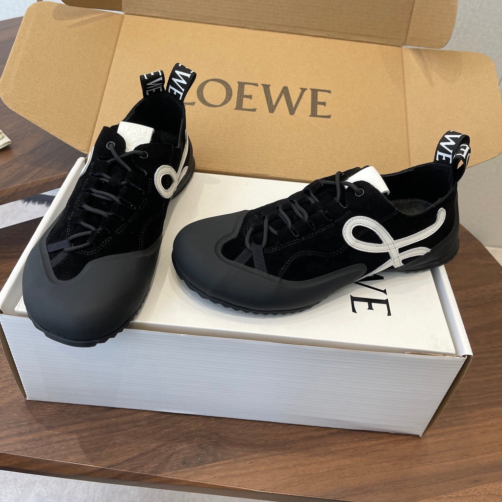 LOEWE 26S FLOW RUNNER SNEAKER 20MM IN BLACK SUEDE