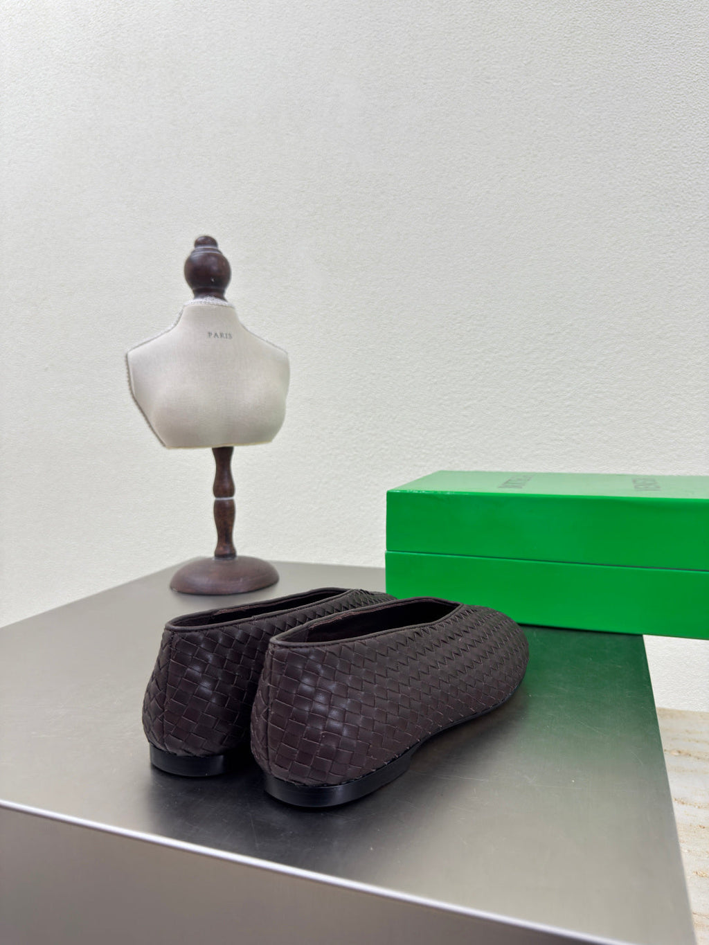 BOTTEGA VENETA 26S BALLET FLATS IN DARK BROWN WOVEN LAMBSKIN