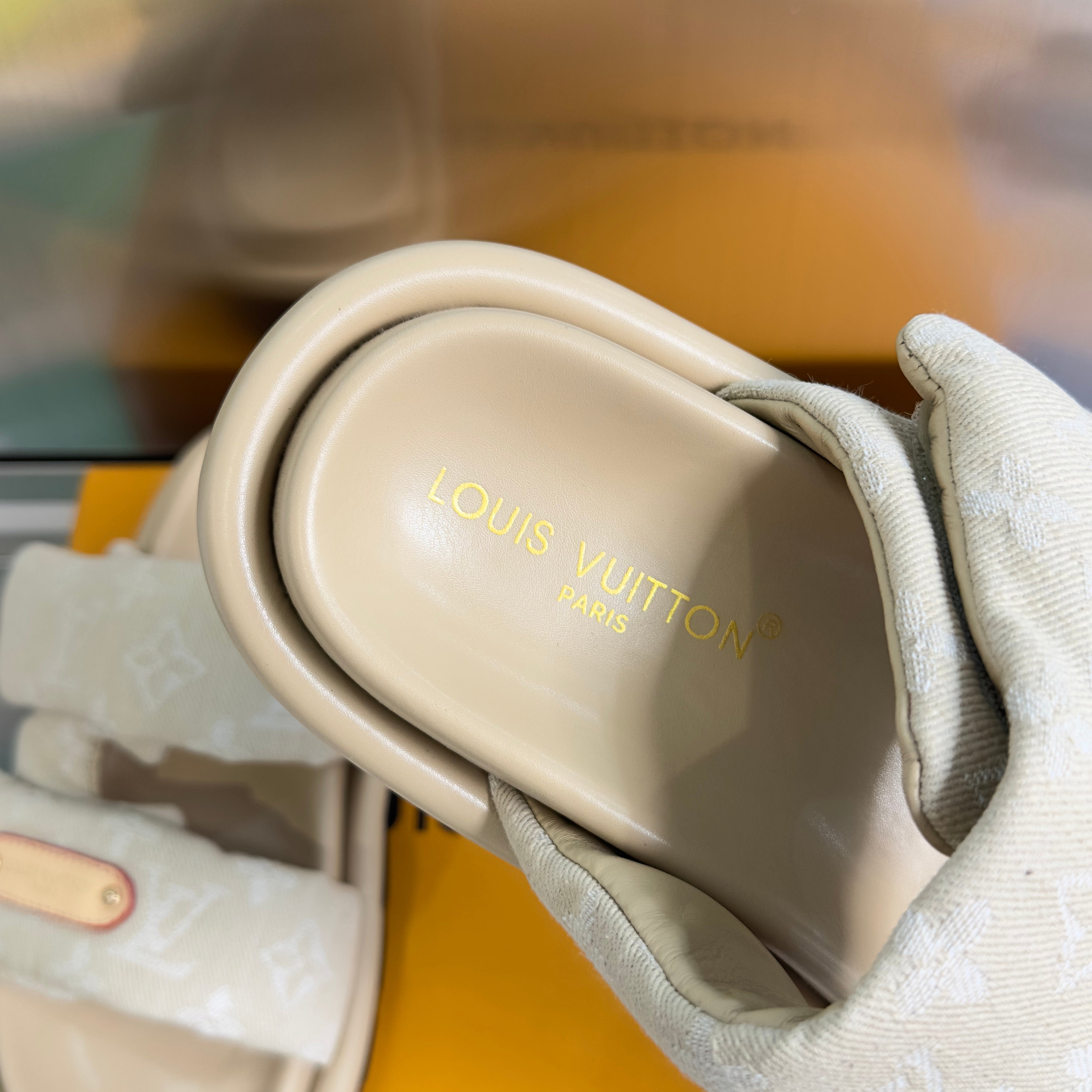 LV 26S PADDED SLIDES 40MM IN BEIGE DENIM MONOGRAM