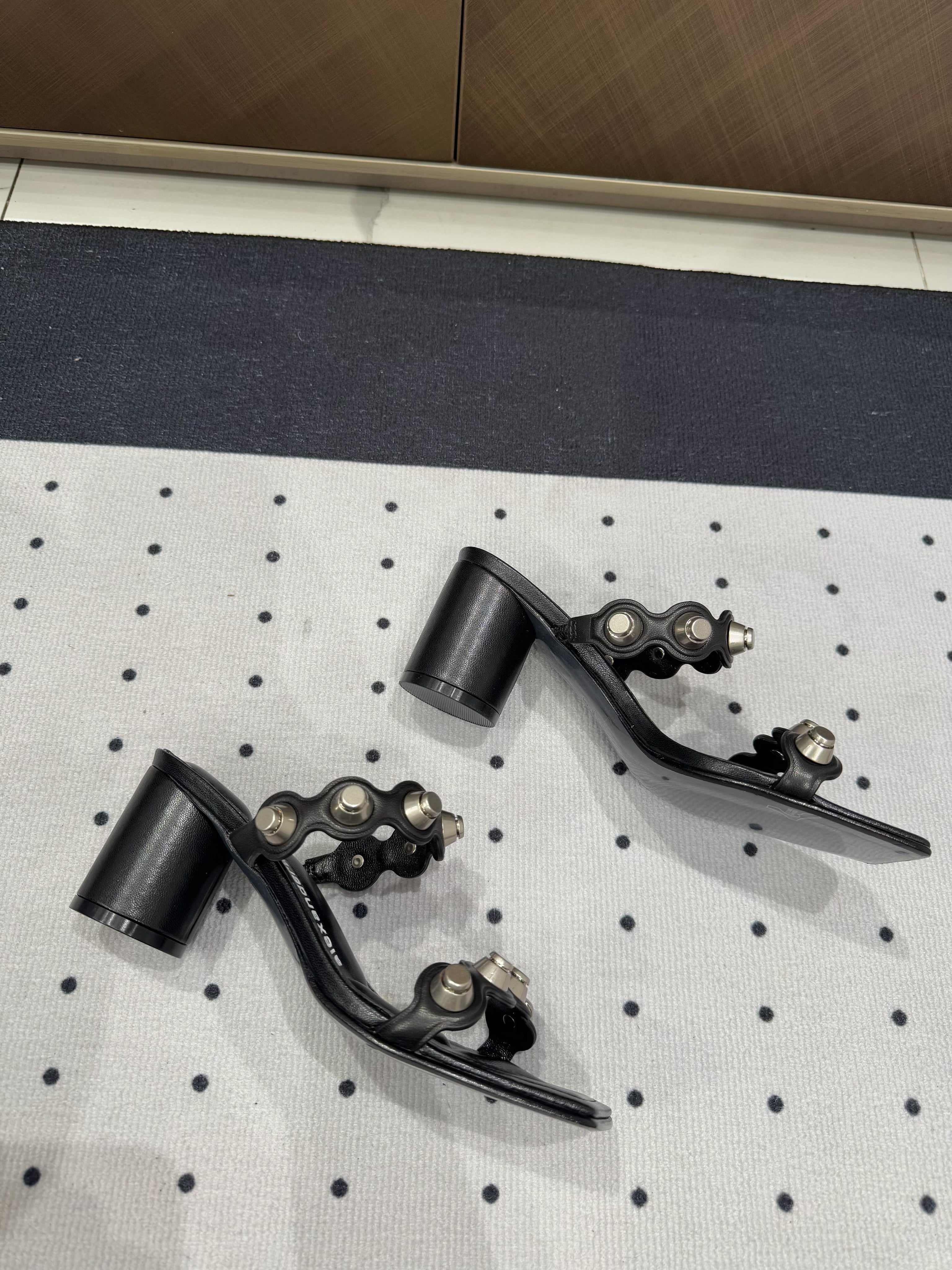 RIOT 65MM SANDAL IN BLACK LAMBSKIN