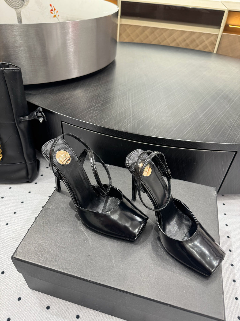YSL 26S SQUARE-TOE HIGH HEELS 105 MM IN BLACK PATENT CALFSKIN