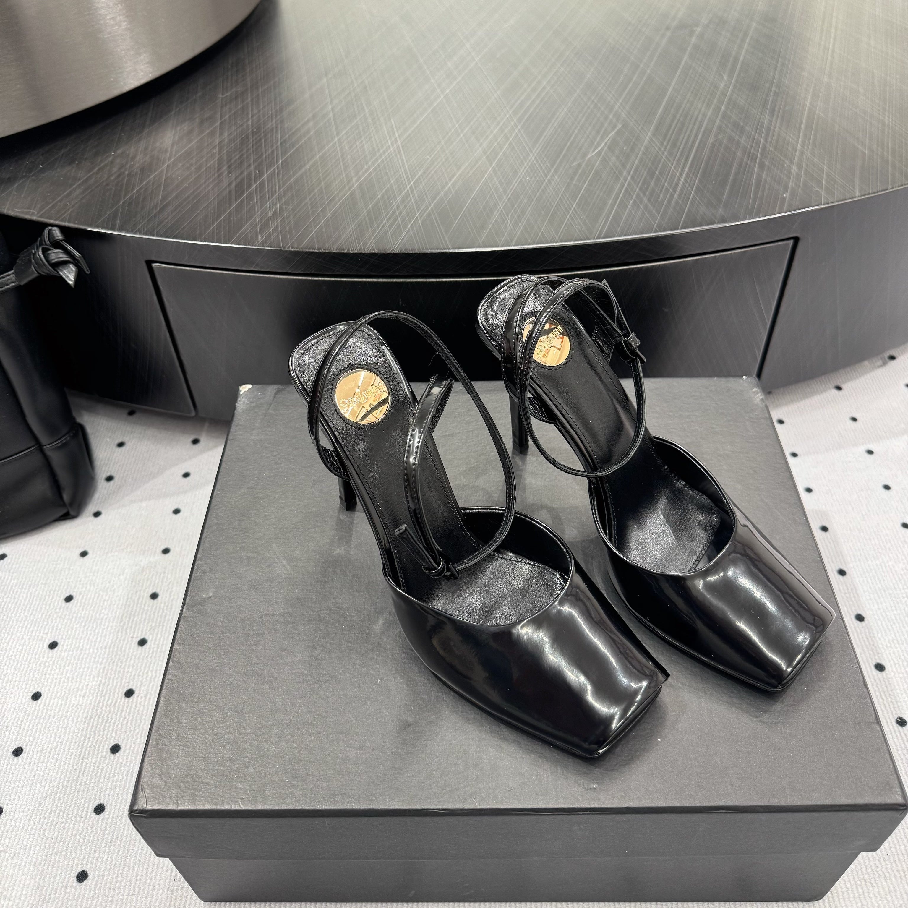 YSL 26S SQUARE-TOE HIGH HEELS 105 MM IN BLACK PATENT CALFSKIN