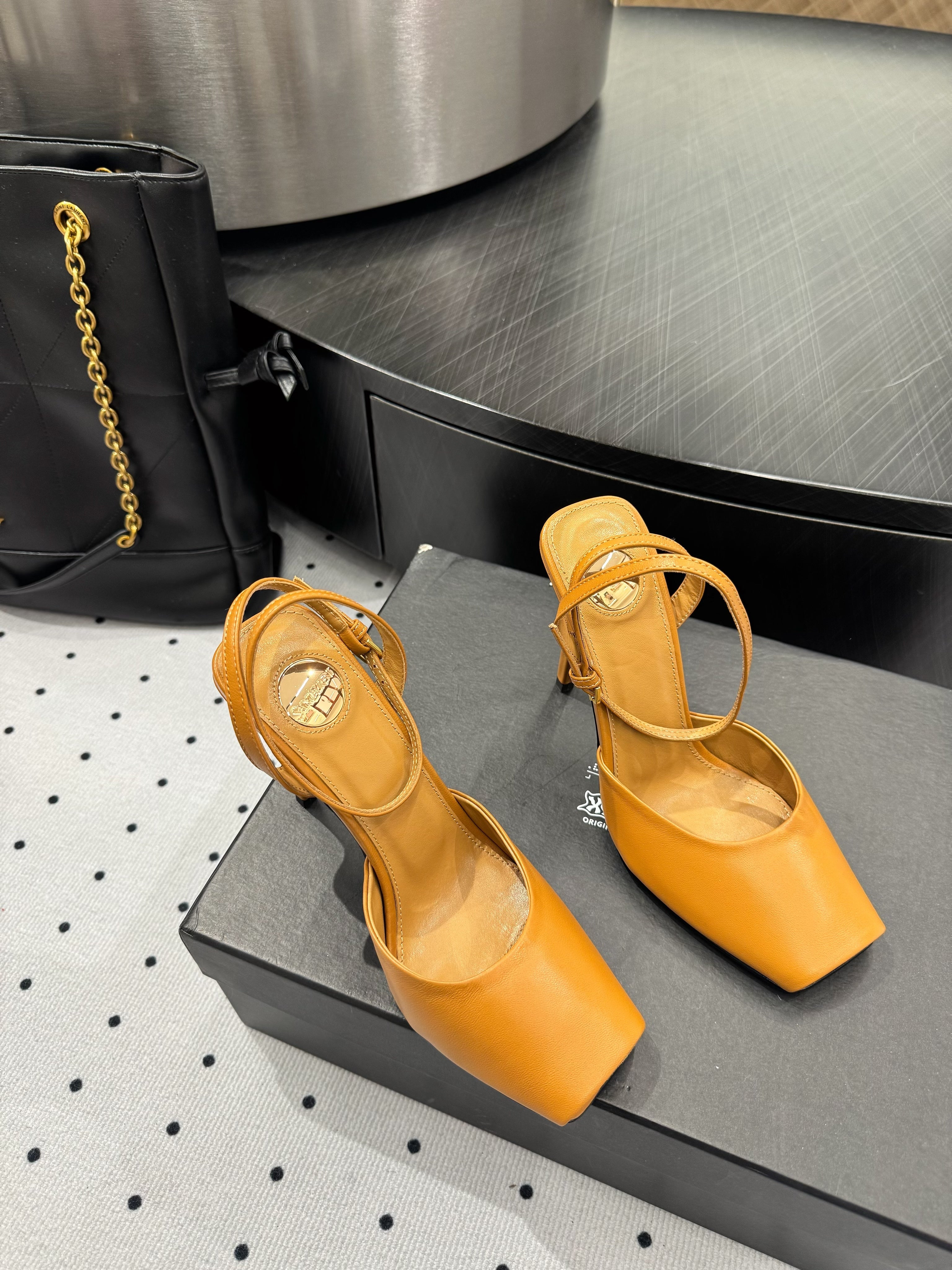 YSL 26S SQUARE-TOE HIGH HEELS 105 MM IN OCHRE YELLOW CALFSKIN