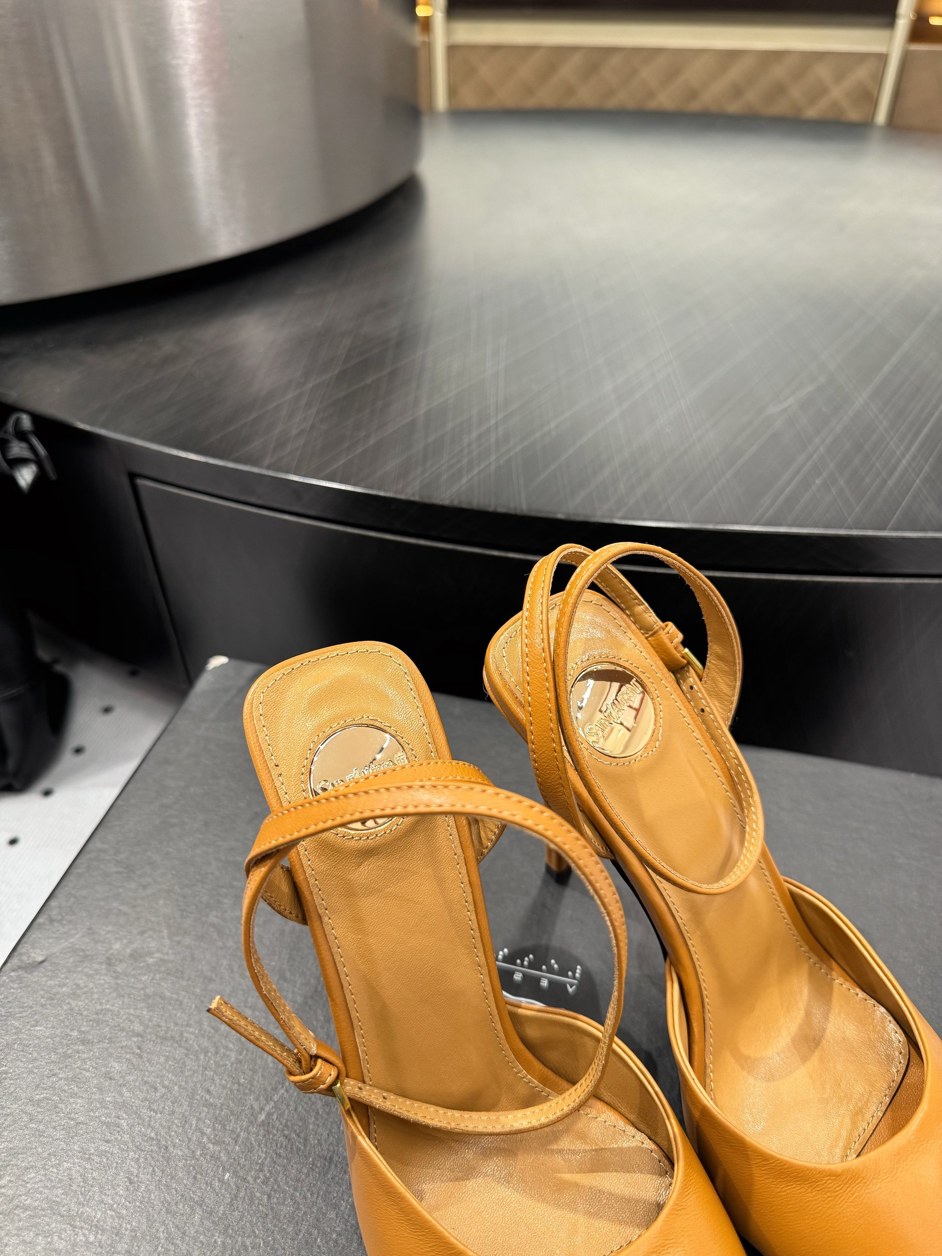 YSL 26S SQUARE-TOE HIGH HEELS 105 MM IN OCHRE YELLOW CALFSKIN