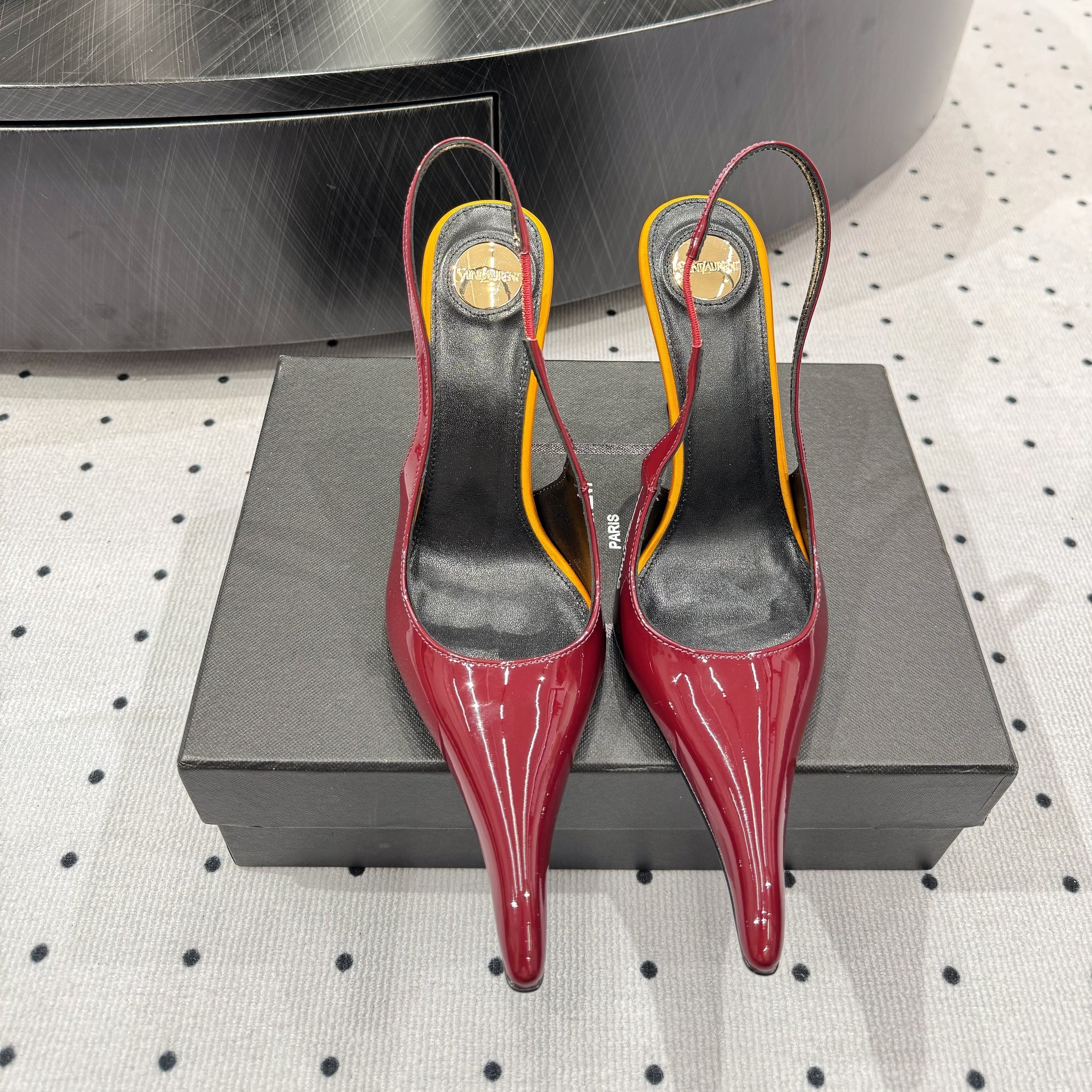 YSL 26S POINTED-TOE SLINGBACK HEELS 105 MM IN DARK RED AND ORANGE PATENT CALFSKIN STYLE 3