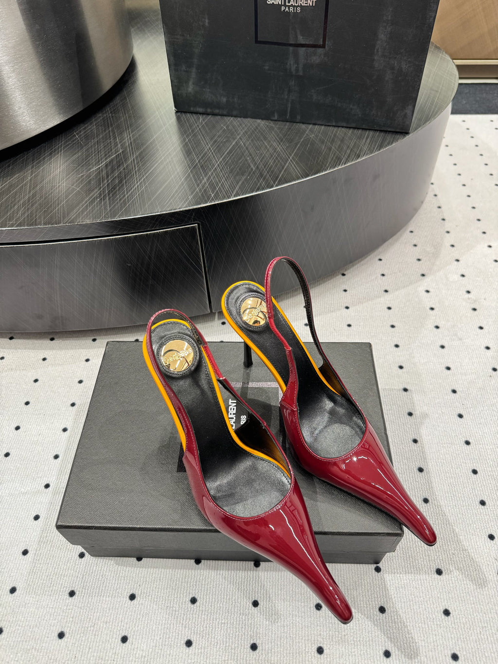 YSL 26S POINTED-TOE SLINGBACK HEELS 105 MM IN DARK RED AND ORANGE PATENT CALFSKIN STYLE 3