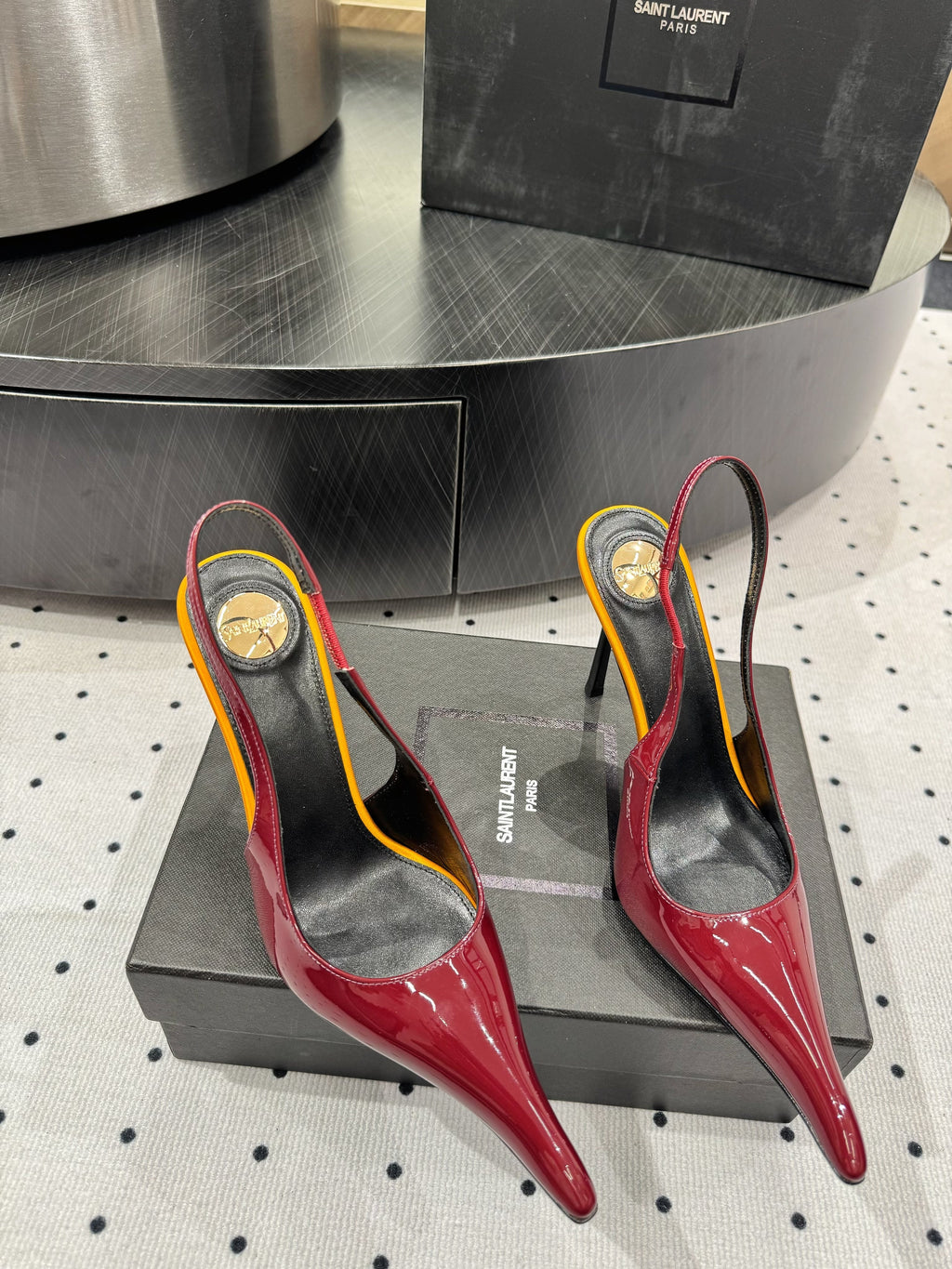 YSL 26S POINTED-TOE SLINGBACK HEELS 105 MM IN DARK RED AND ORANGE PATENT CALFSKIN STYLE 3