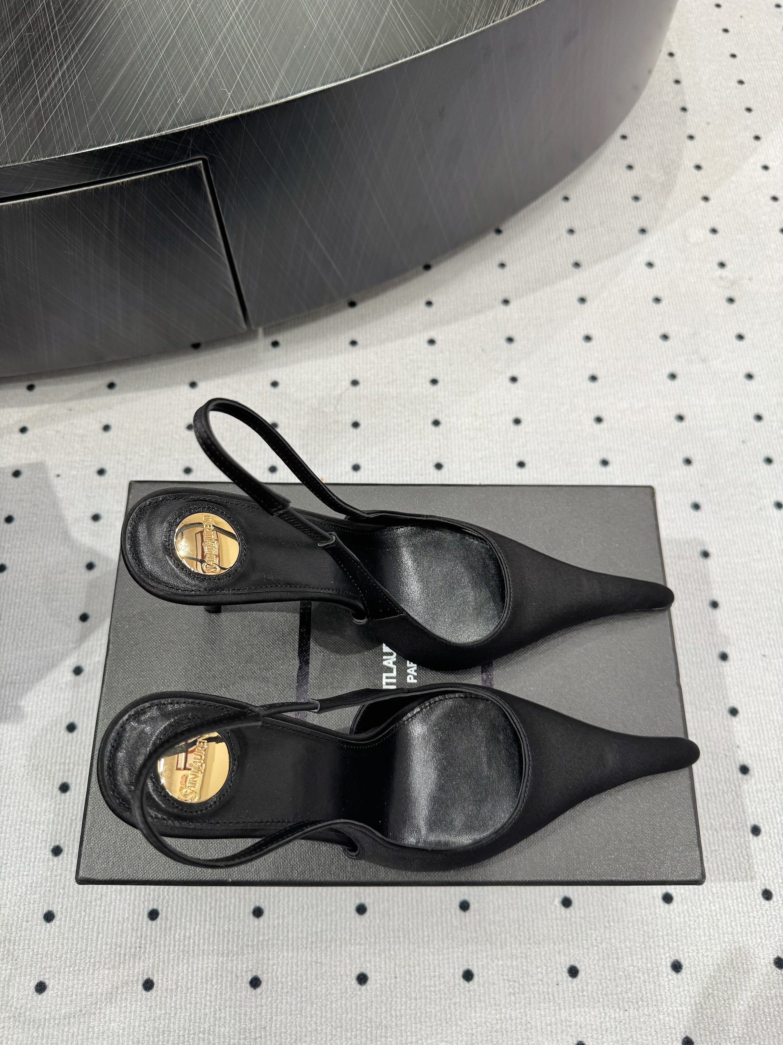 YSL 26S POINTED-TOE SLINGBACK HEELS 105 MM IN BLACK SATIN