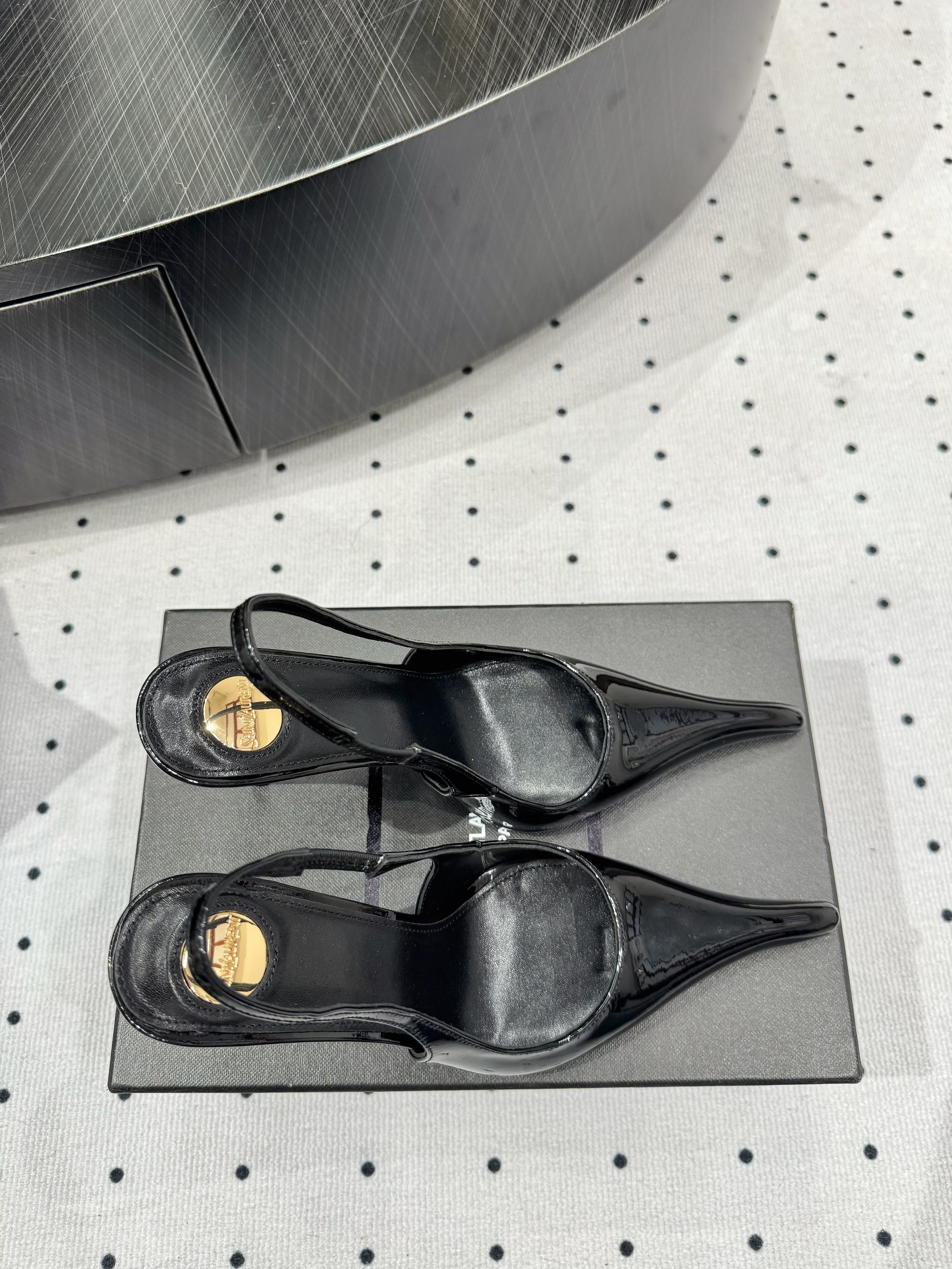 YSL 26S POINTED-TOE SLINGBACK HEELS 105 MM IN BLACK PATENT CALFSKIN STYLE 1