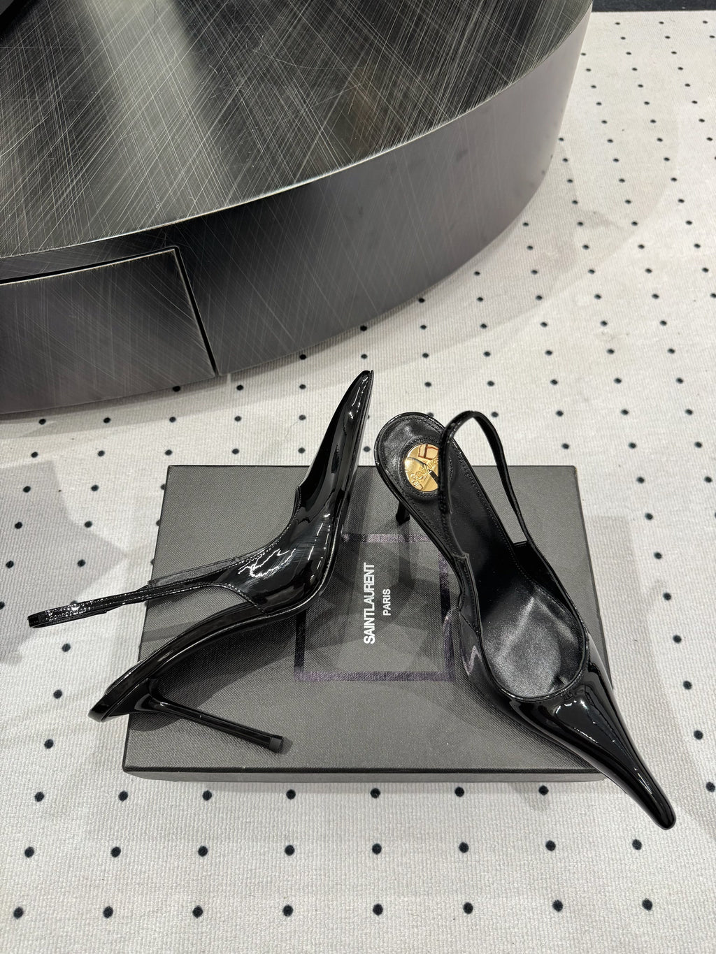 YSL 26S POINTED-TOE SLINGBACK HEELS 105 MM IN BLACK PATENT CALFSKIN STYLE 1