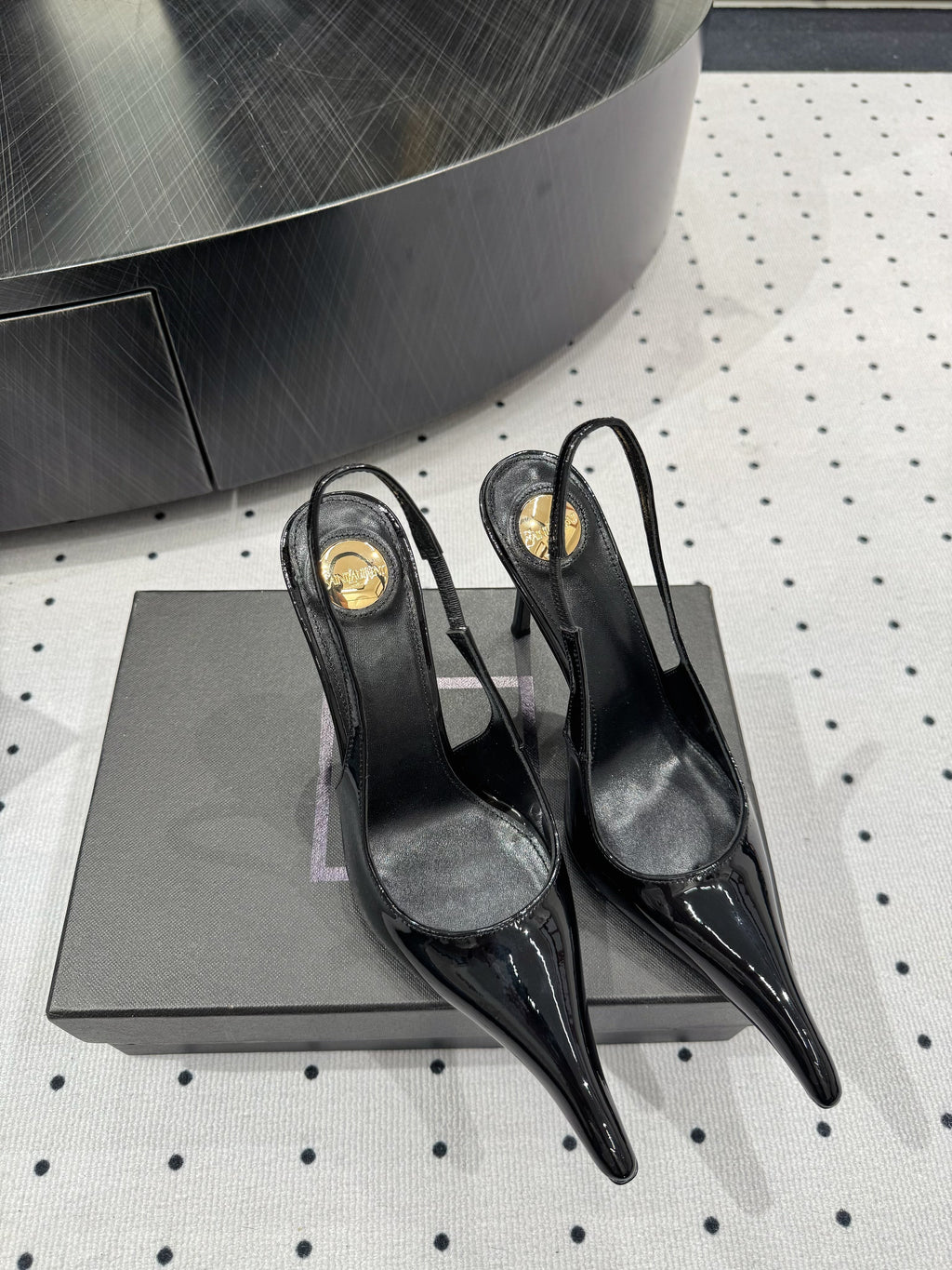 YSL 26S POINTED-TOE SLINGBACK HEELS 105 MM IN BLACK PATENT CALFSKIN STYLE 1