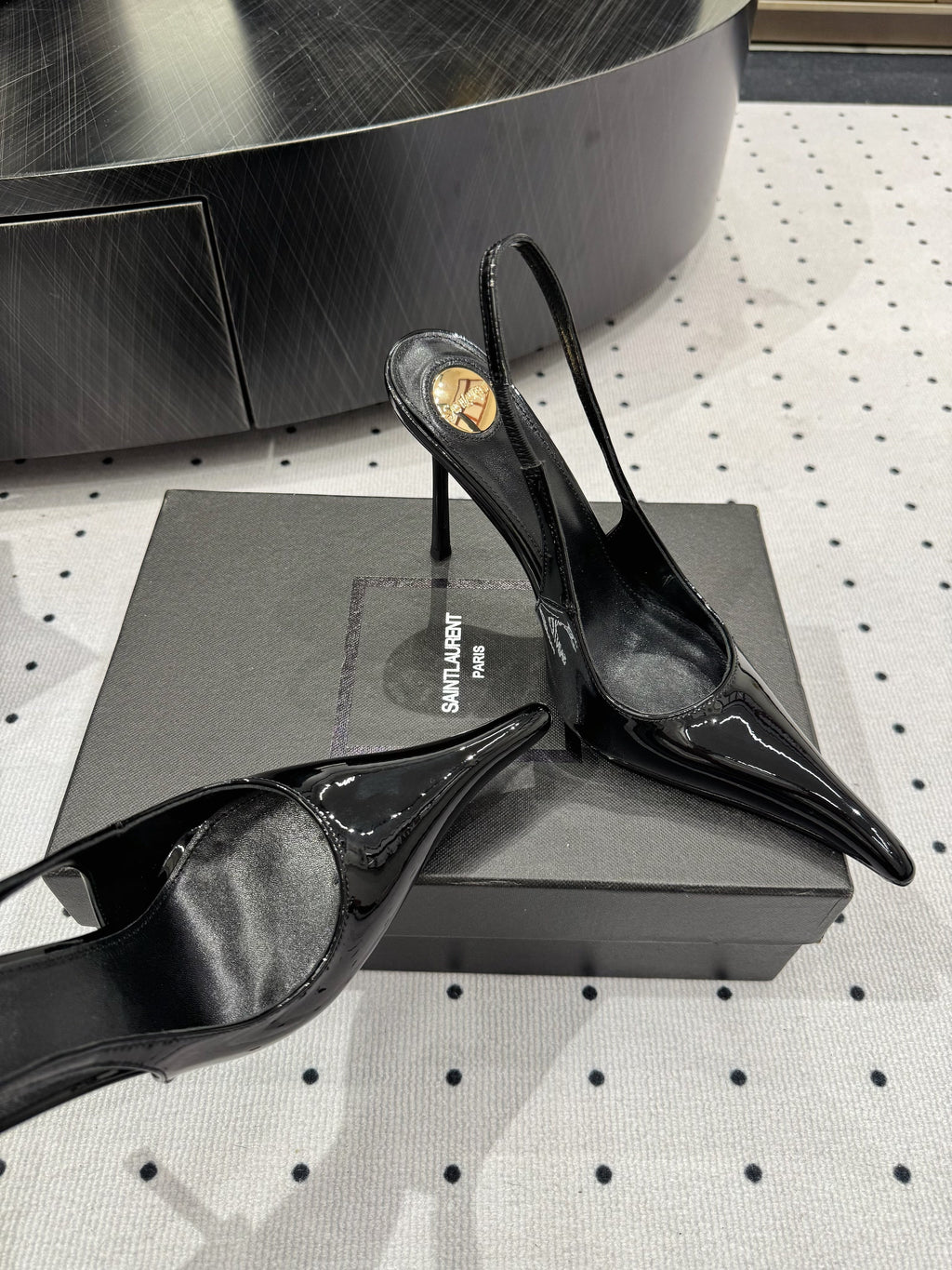 YSL 26S POINTED-TOE SLINGBACK HEELS 105 MM IN BLACK PATENT CALFSKIN STYLE 1