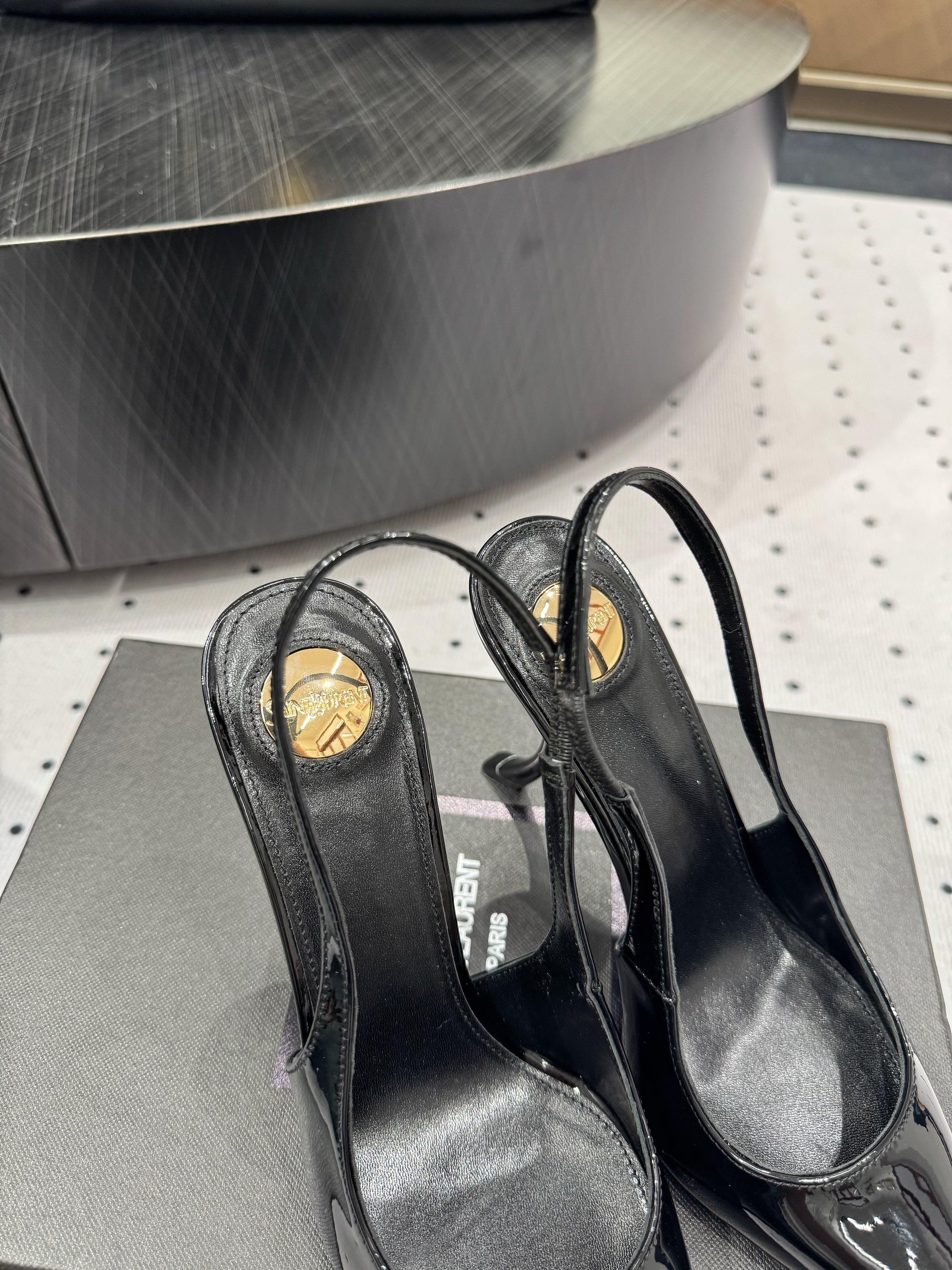 YSL 26S POINTED-TOE SLINGBACK HEELS 105 MM IN BLACK PATENT CALFSKIN