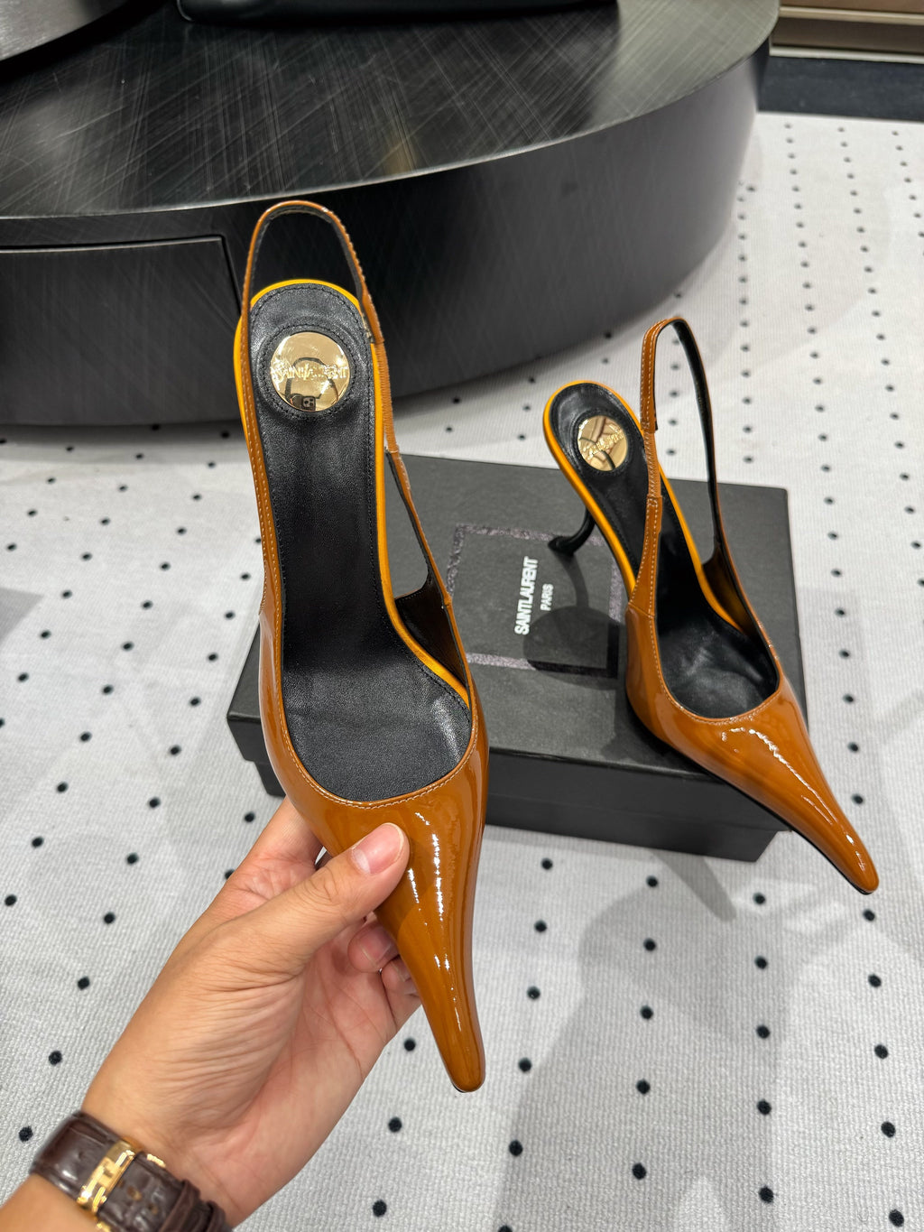 YSL 26S POINTED-TOE SLINGBACK HEELS 105 MM IN DARK ORANGE PATENT CALFSKIN