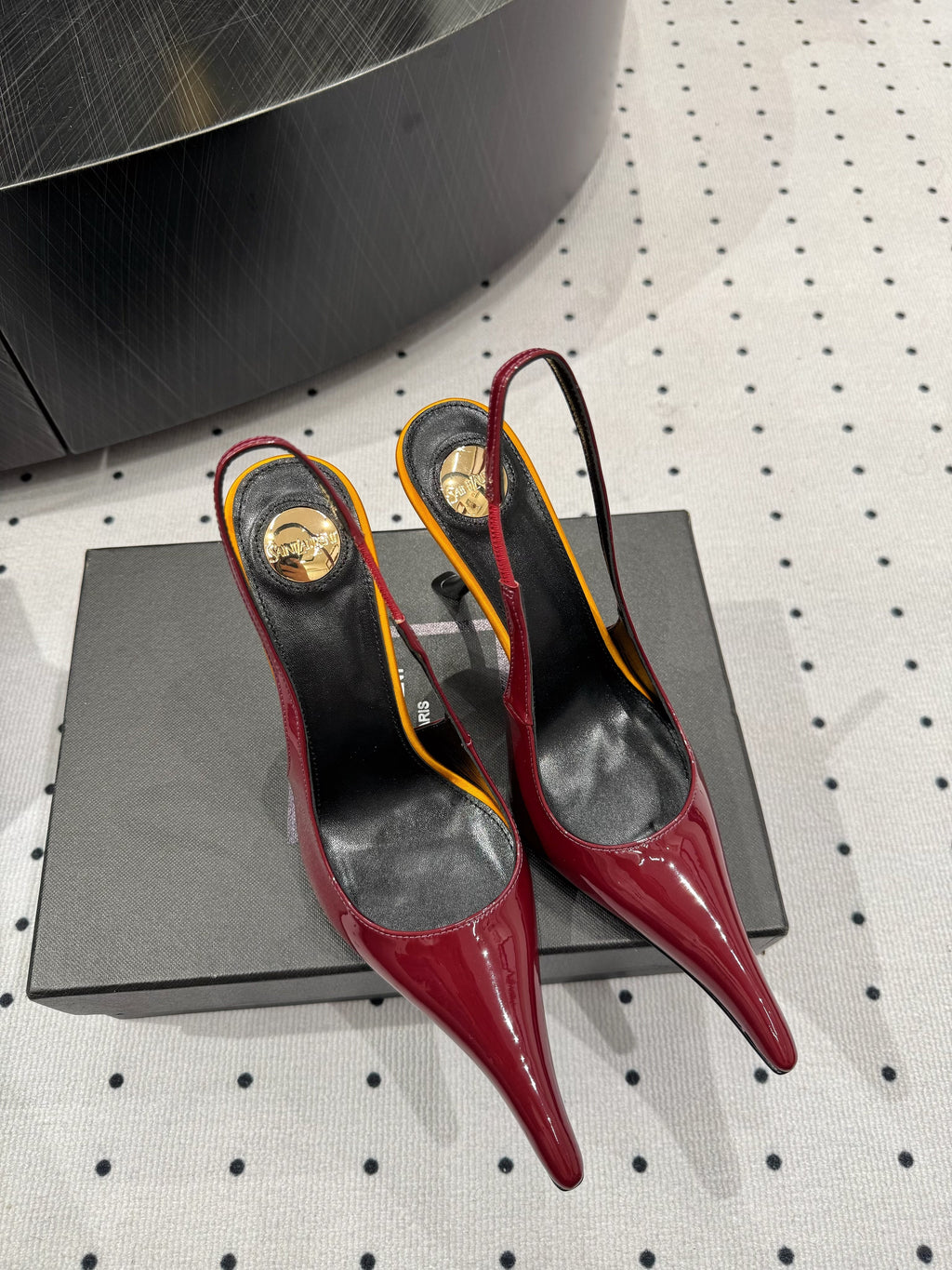 YSL 26S POINTED-TOE SLINGBACK HEELS 105 MM IN DARK RED AND ORANGE PATENT CALFSKIN
