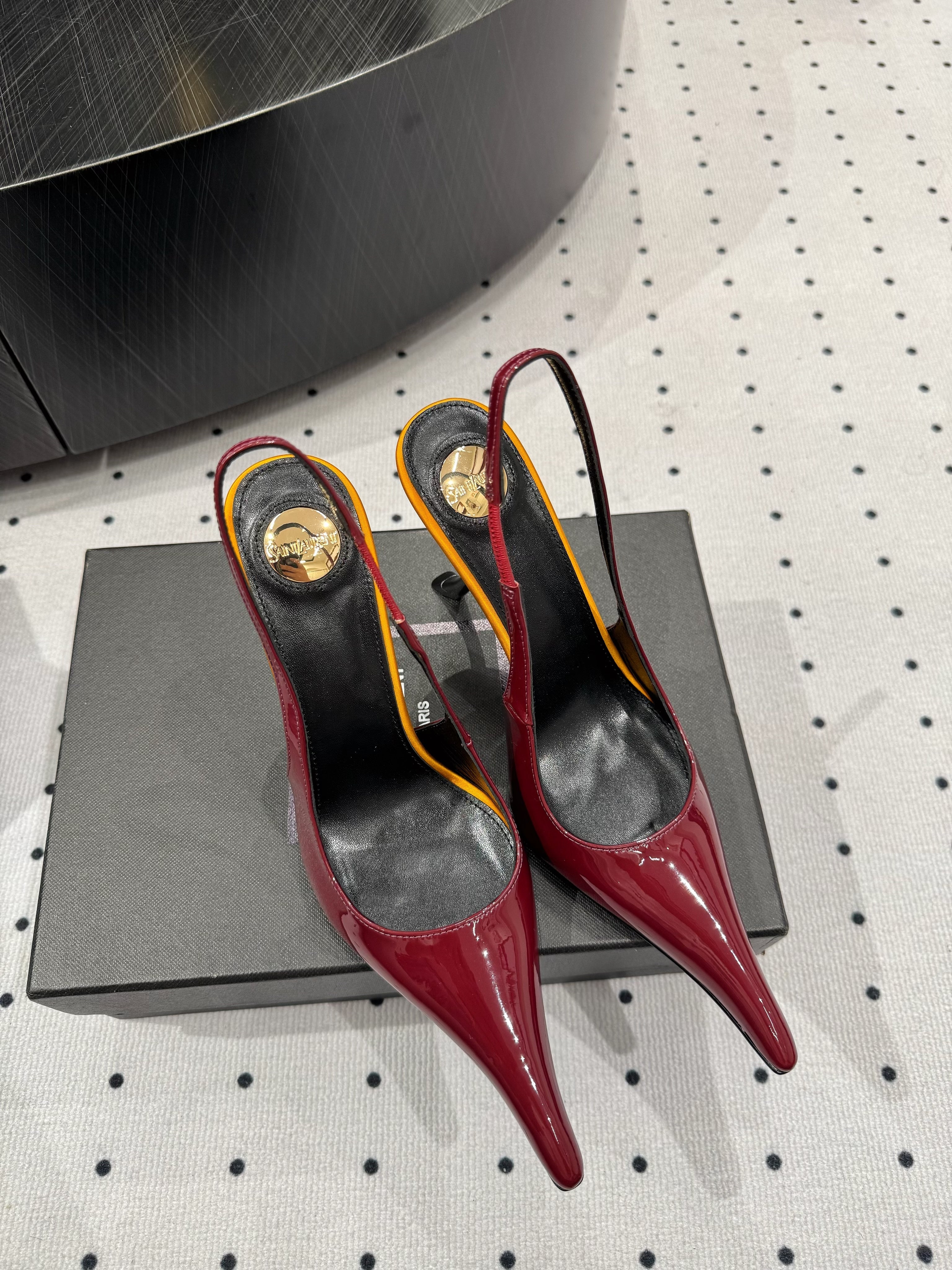 YSL 26S POINTED-TOE SLINGBACK HEELS 105 MM IN DARK RED AND ORANGE PATENT CALFSKIN