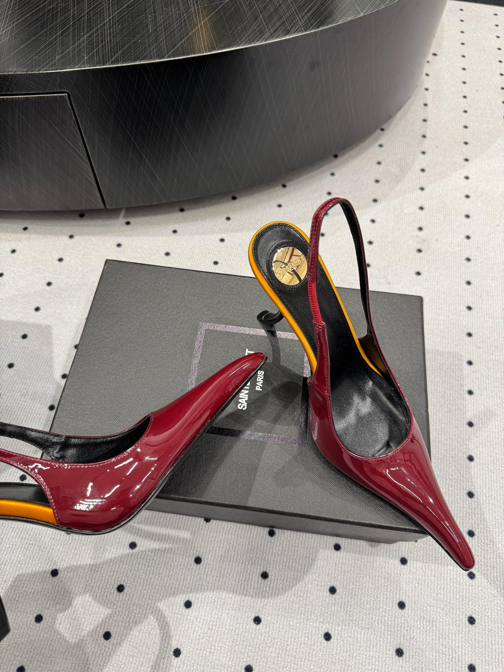 YSL 26S POINTED-TOE SLINGBACK HEELS 105 MM IN DARK RED AND ORANGE PATENT CALFSKIN