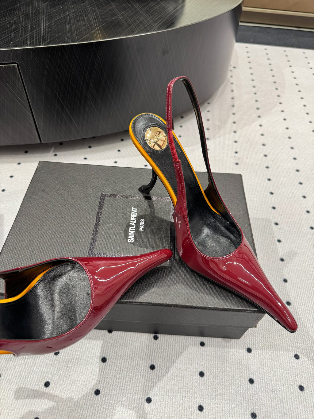 YSL 26S POINTED-TOE SLINGBACK HEELS 105 MM IN DARK RED AND ORANGE PATENT CALFSKIN